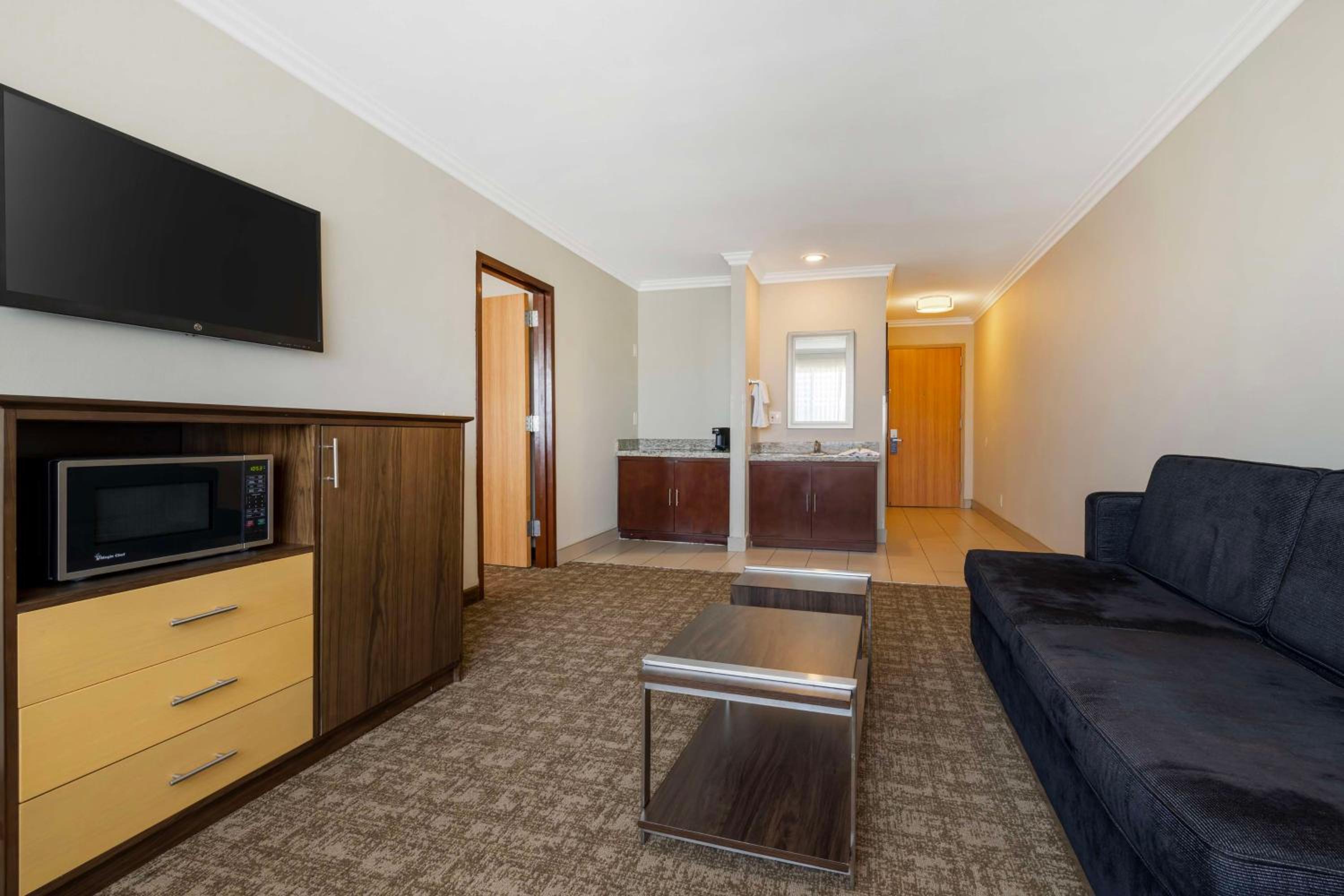 King Suite with Sofa photo 2