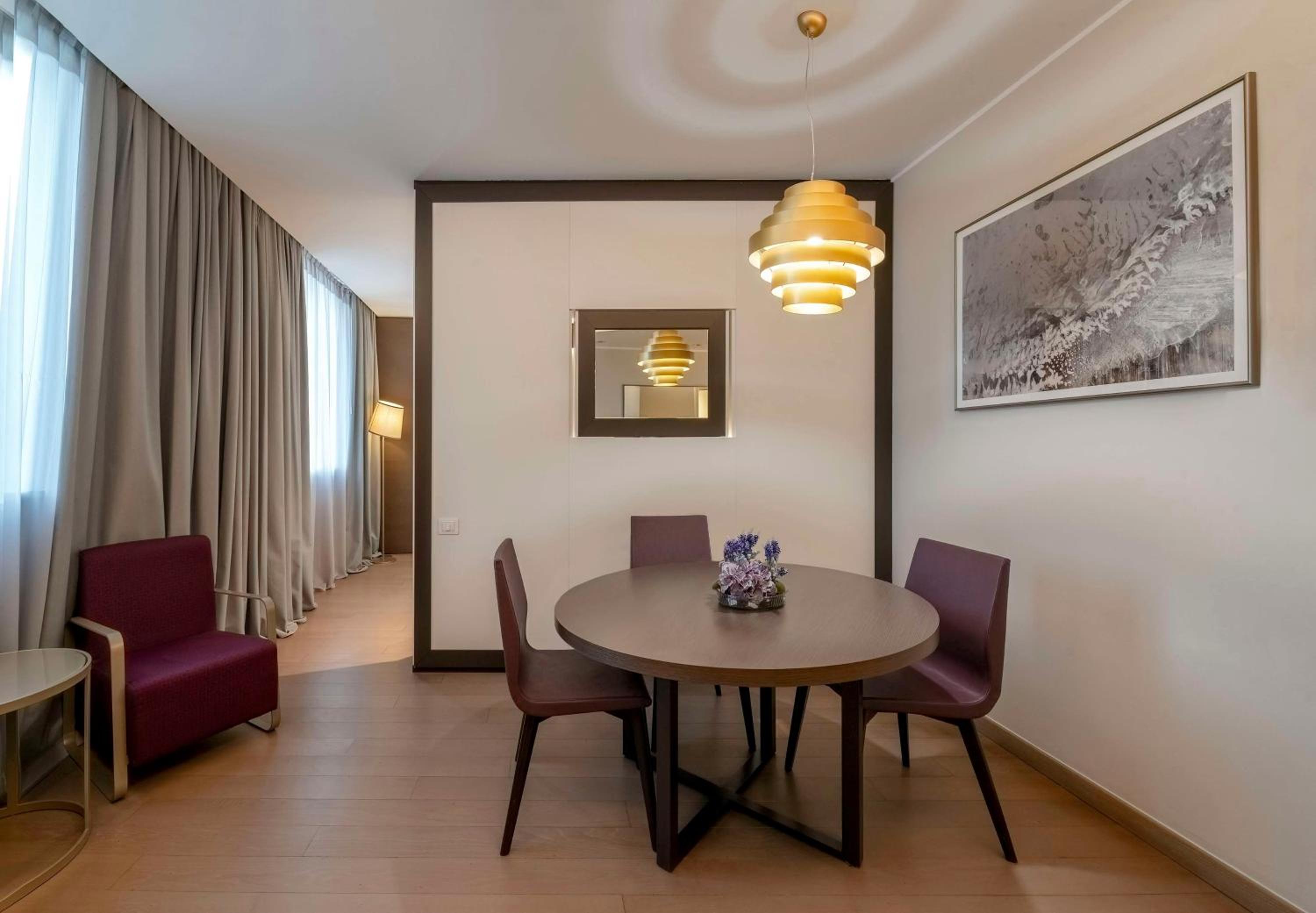 One-Bedroom King Suite photo 2