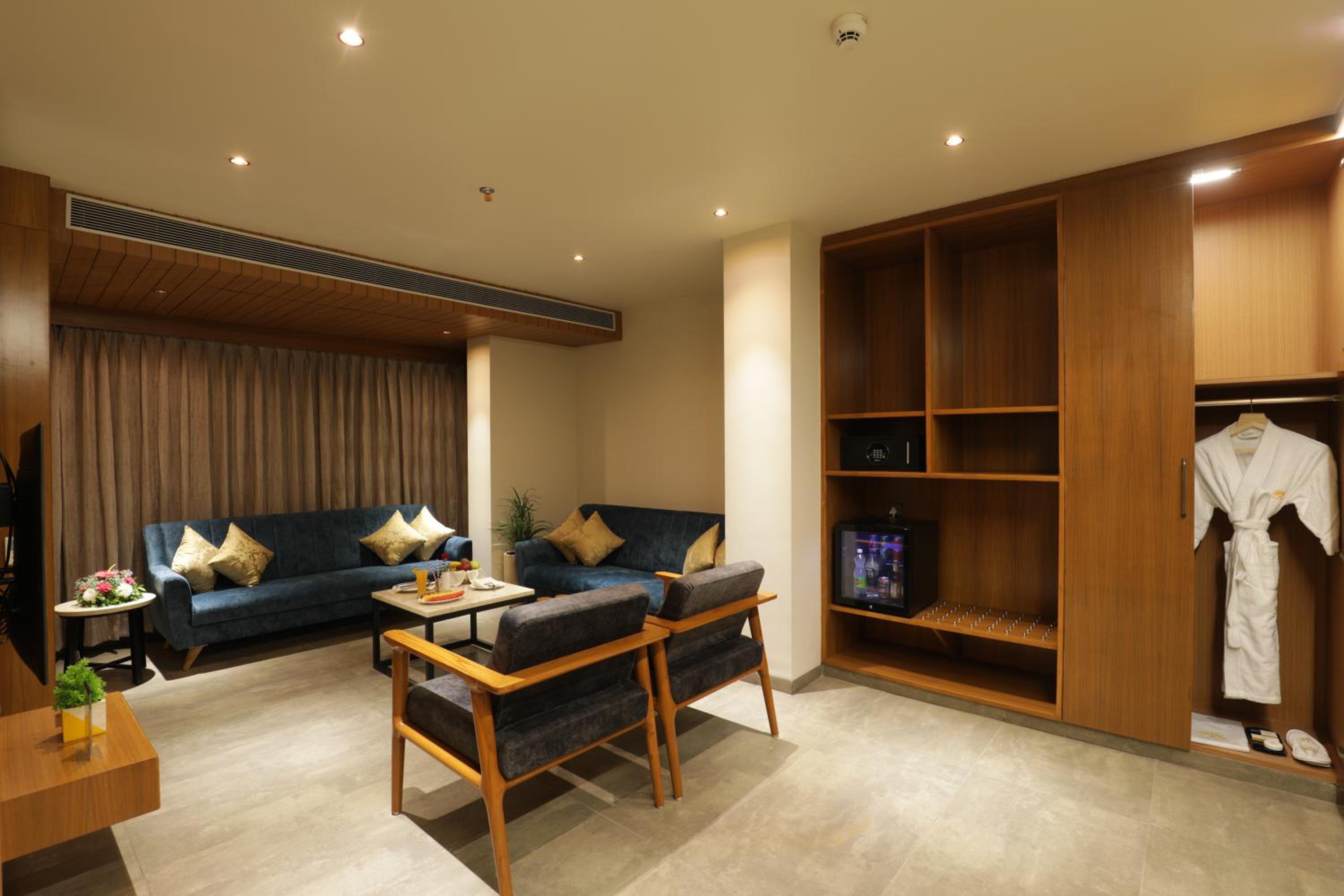 Superior King Suite photo 3