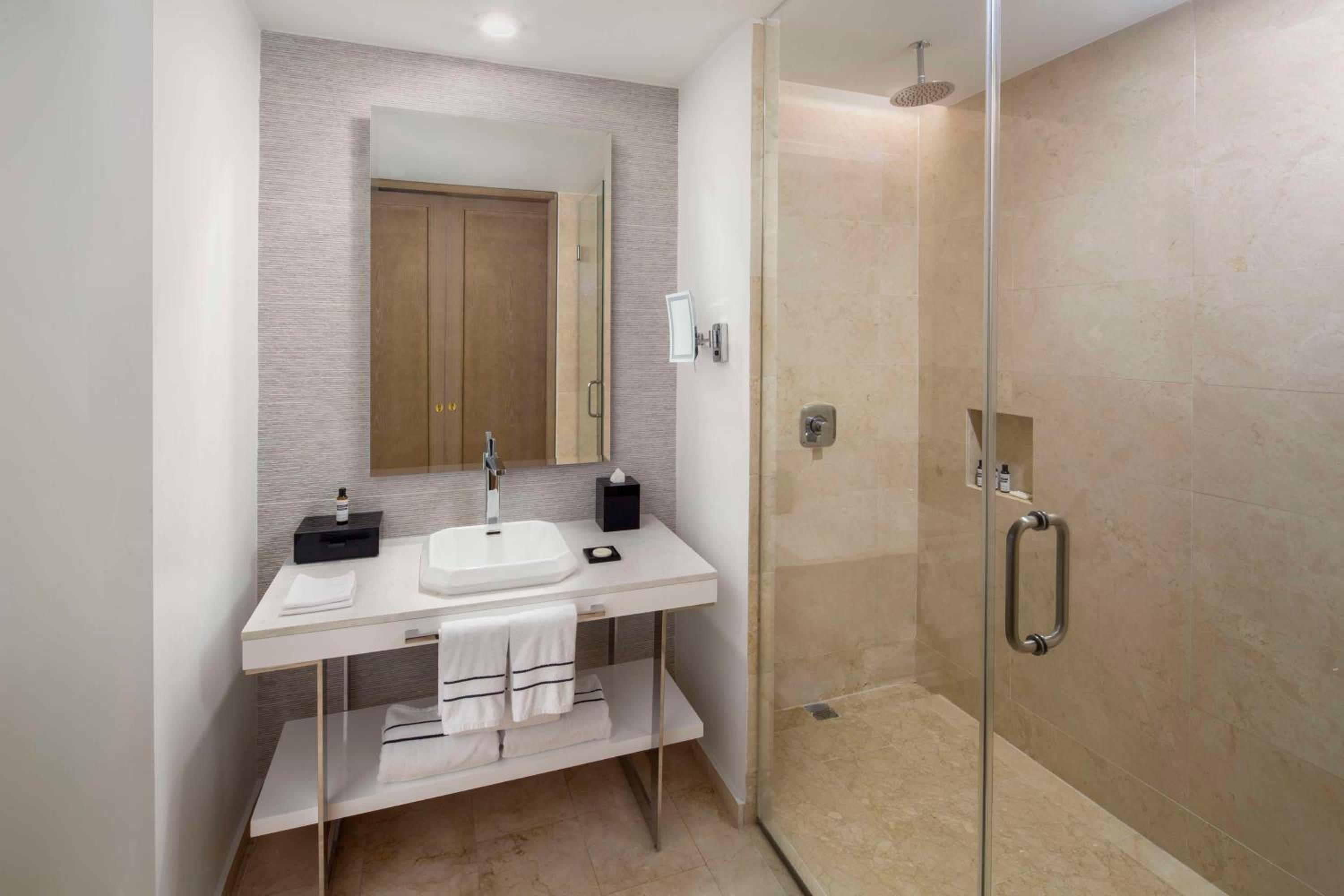 Double Room with Two Double Beds and Ocean View - Photo 3