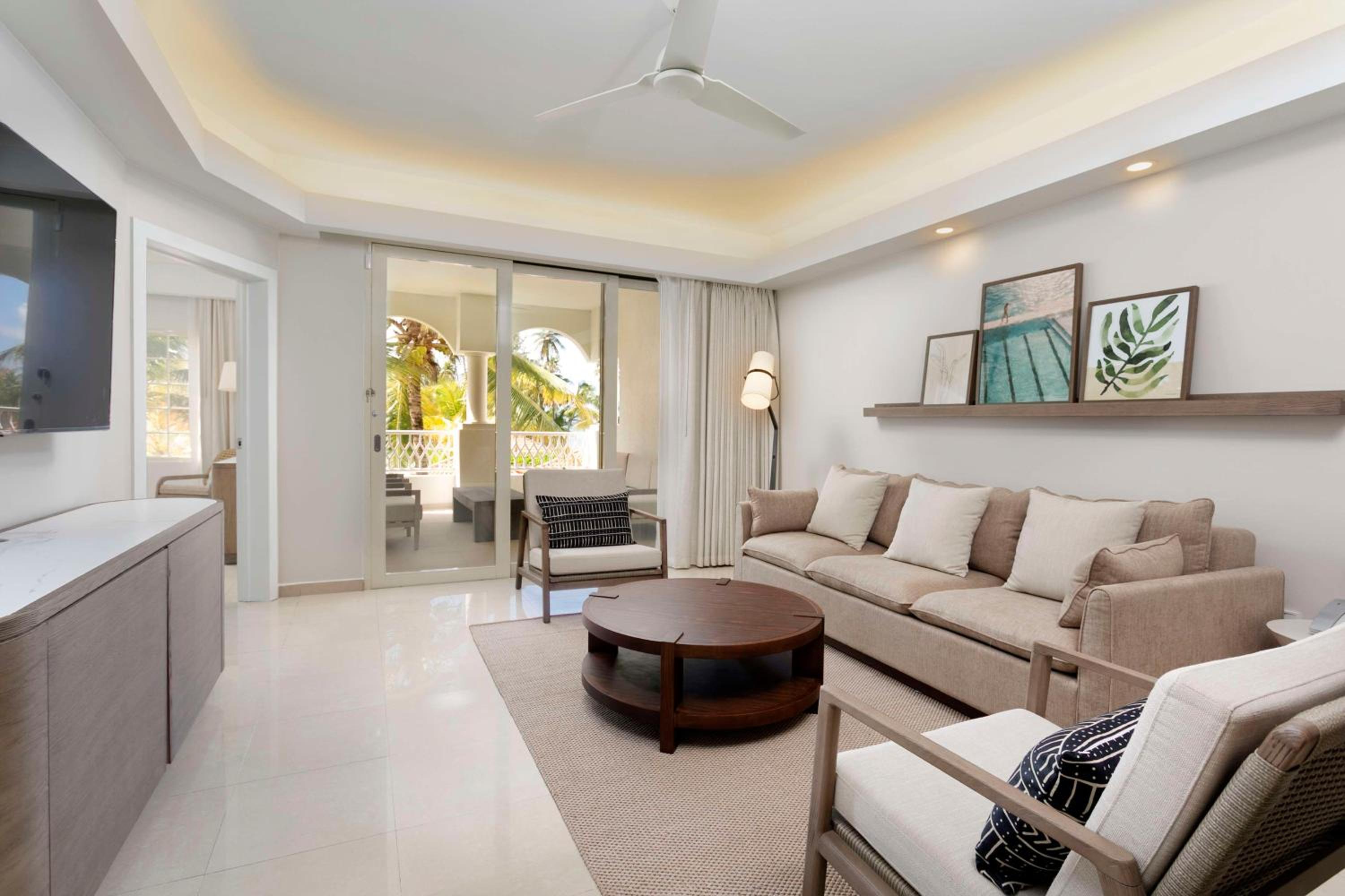 Premier Villa with King Bed - Photo 9
