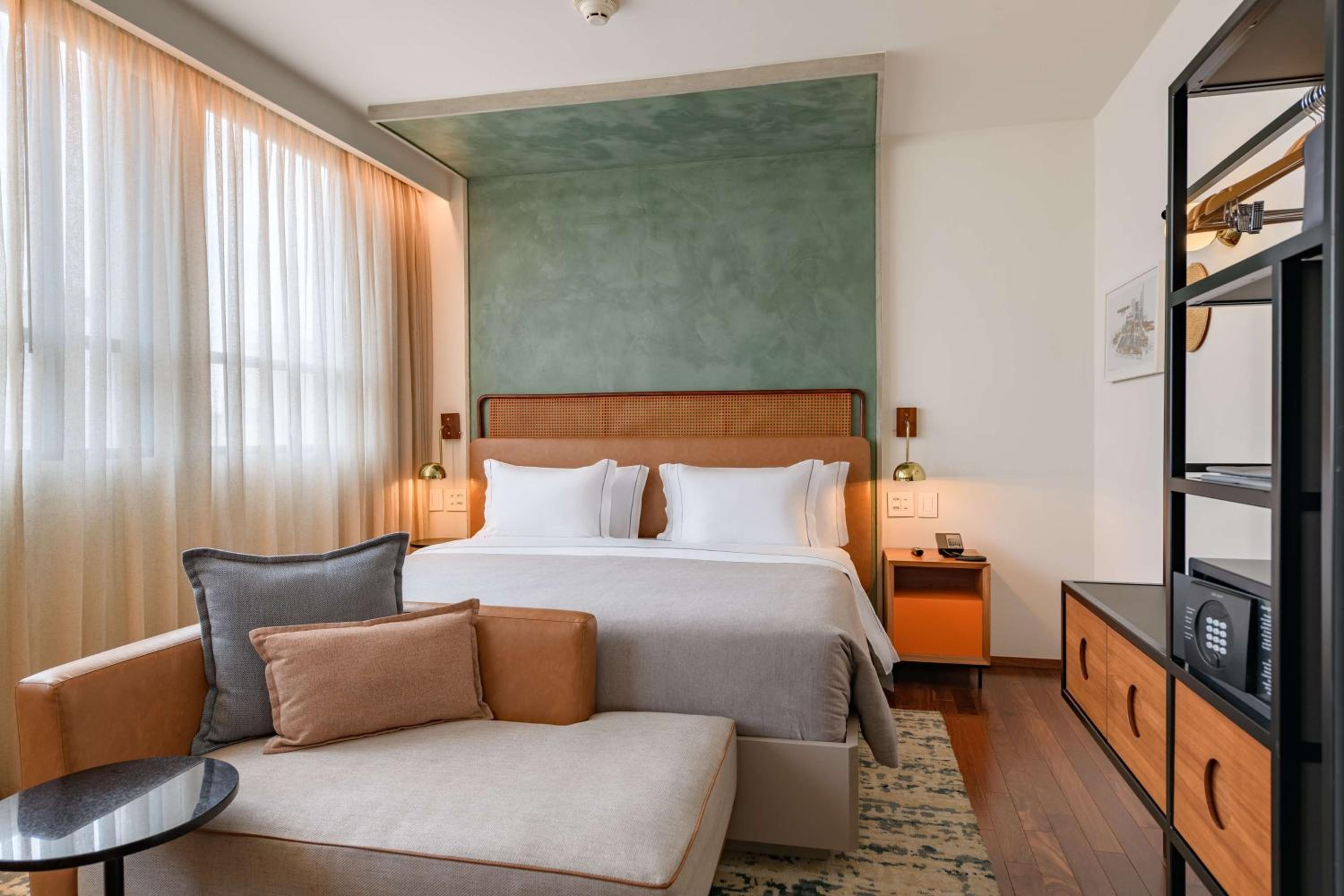Premium King Room - Photo 6