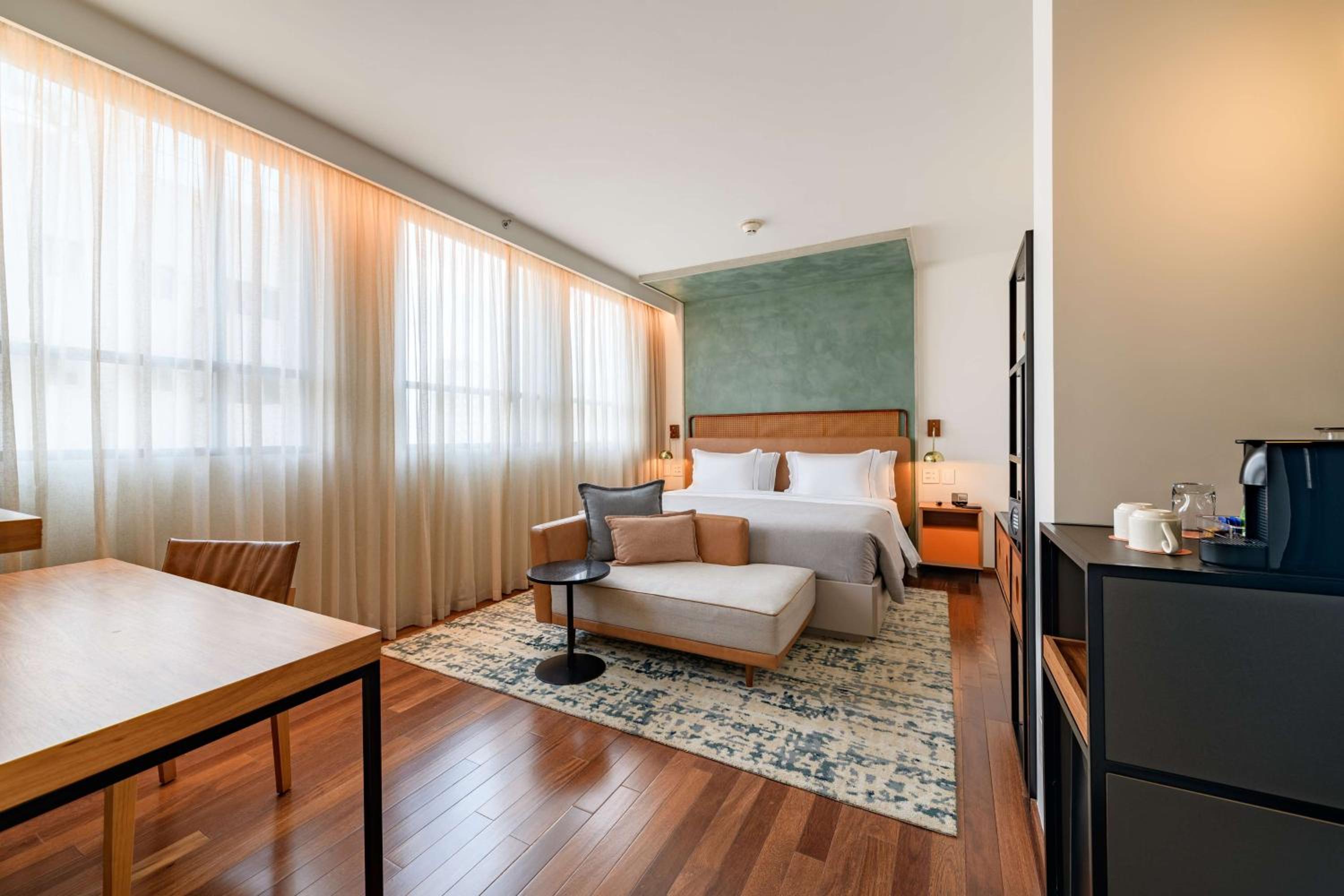 Premium King Room - Photo 1