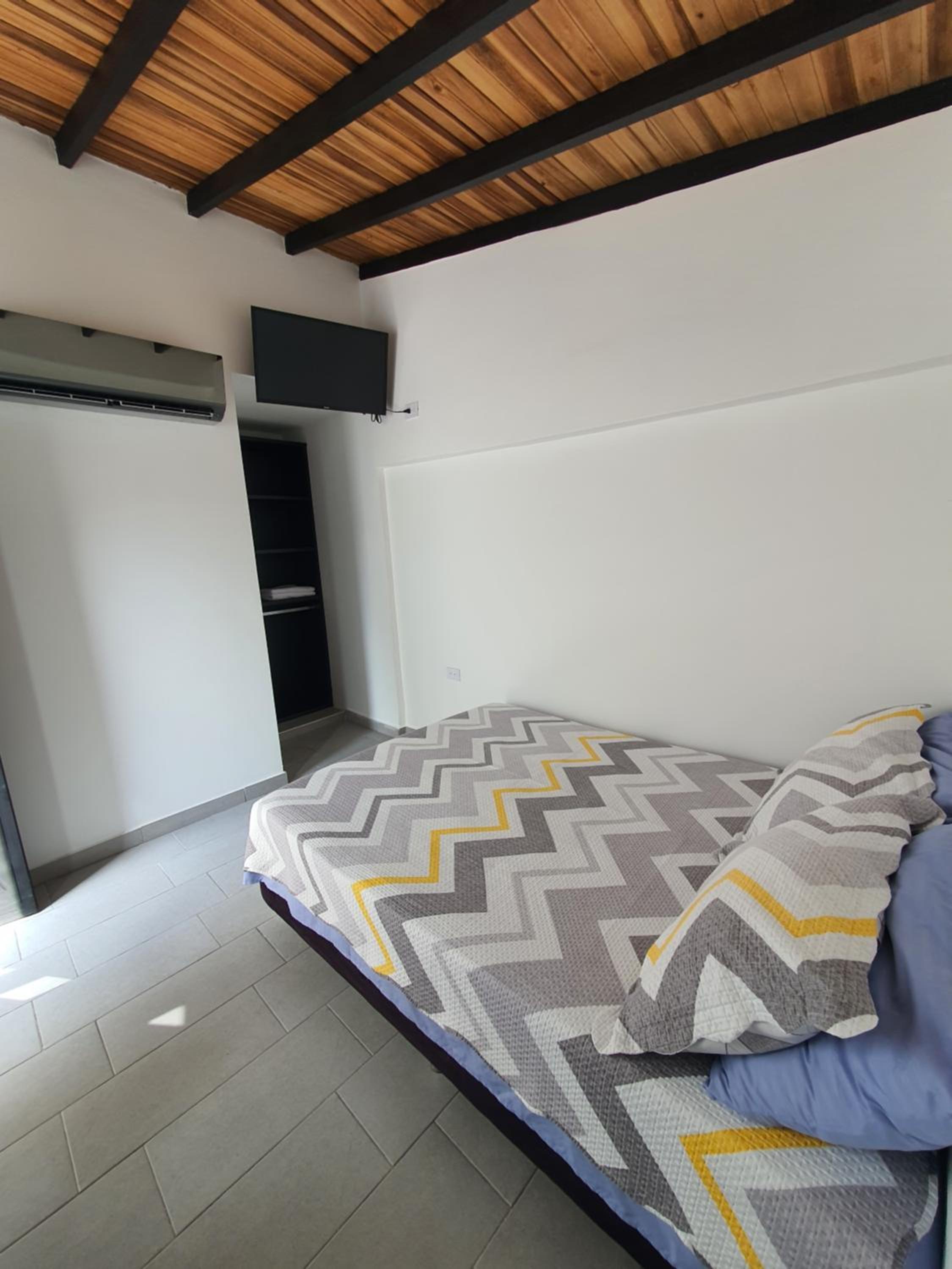 Apartment photo 2