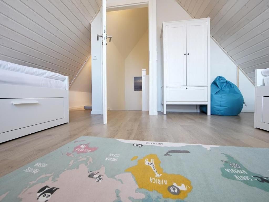 Three-Bedroom House photo 2