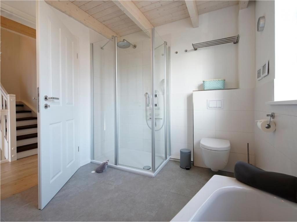 Three-Bedroom House photo 3