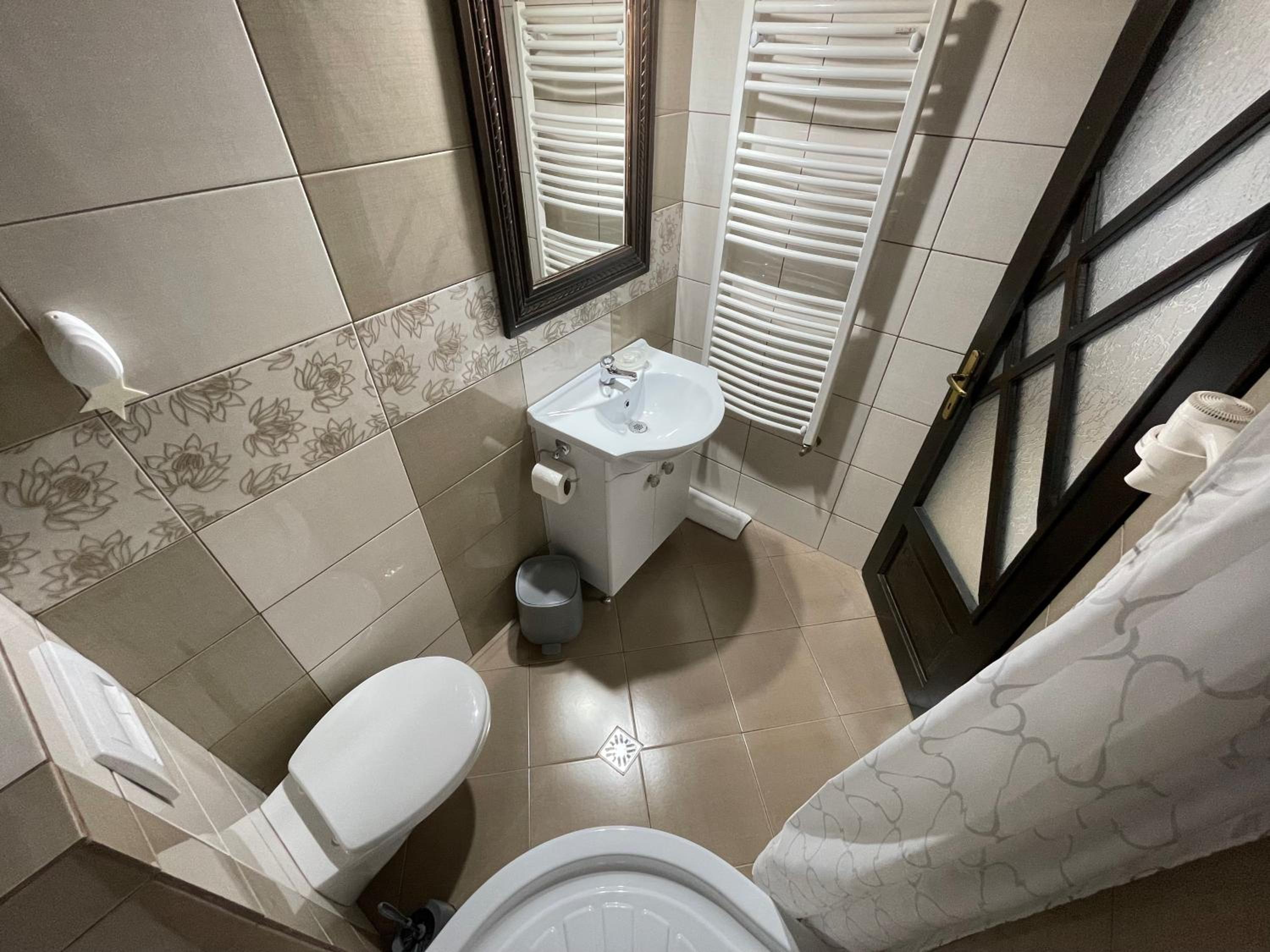 Double Room with Private Bathroom photo 3