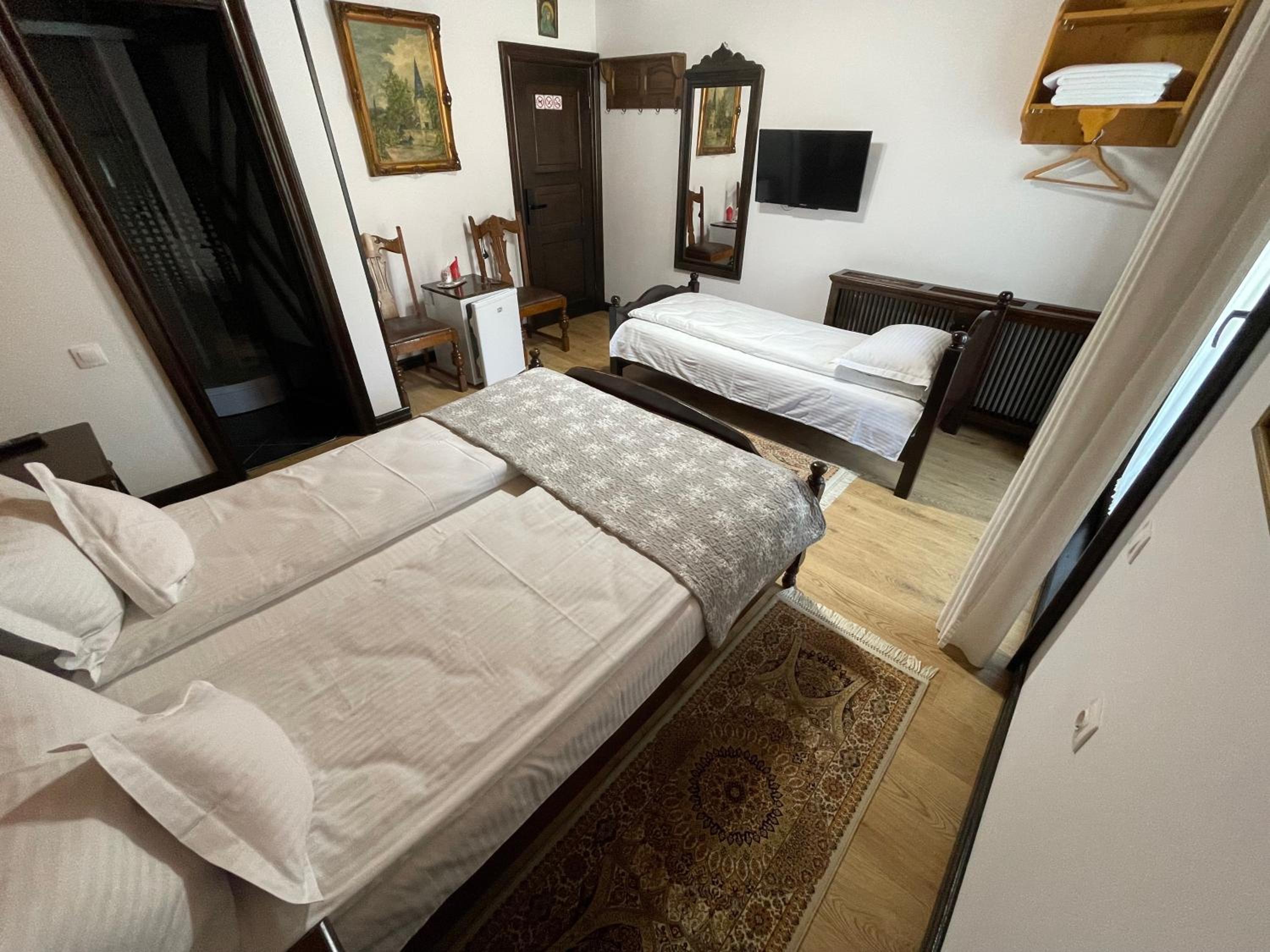 Triple Room with Private Bathroom photo 2