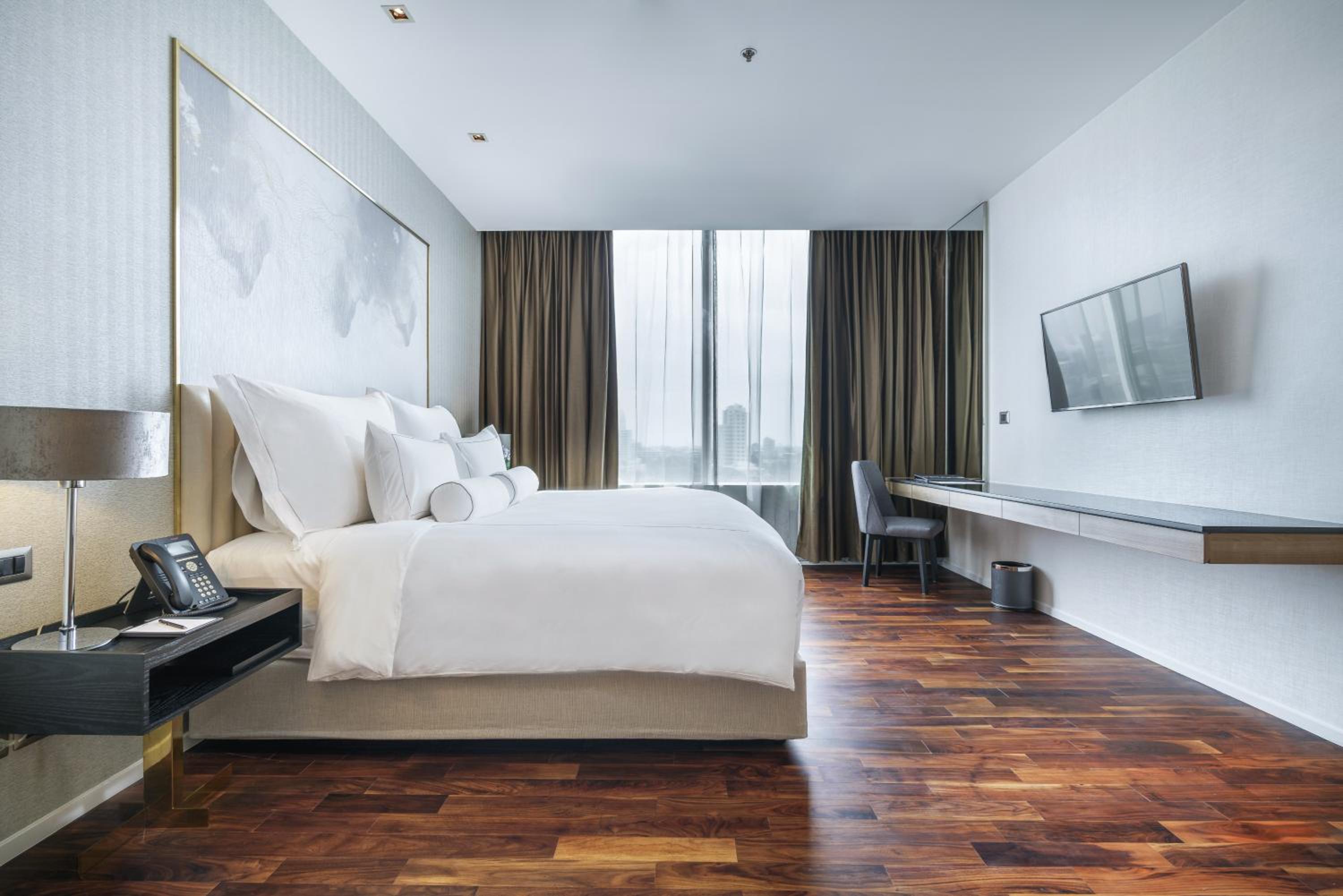 Junior Suite King with Balcony photo 2