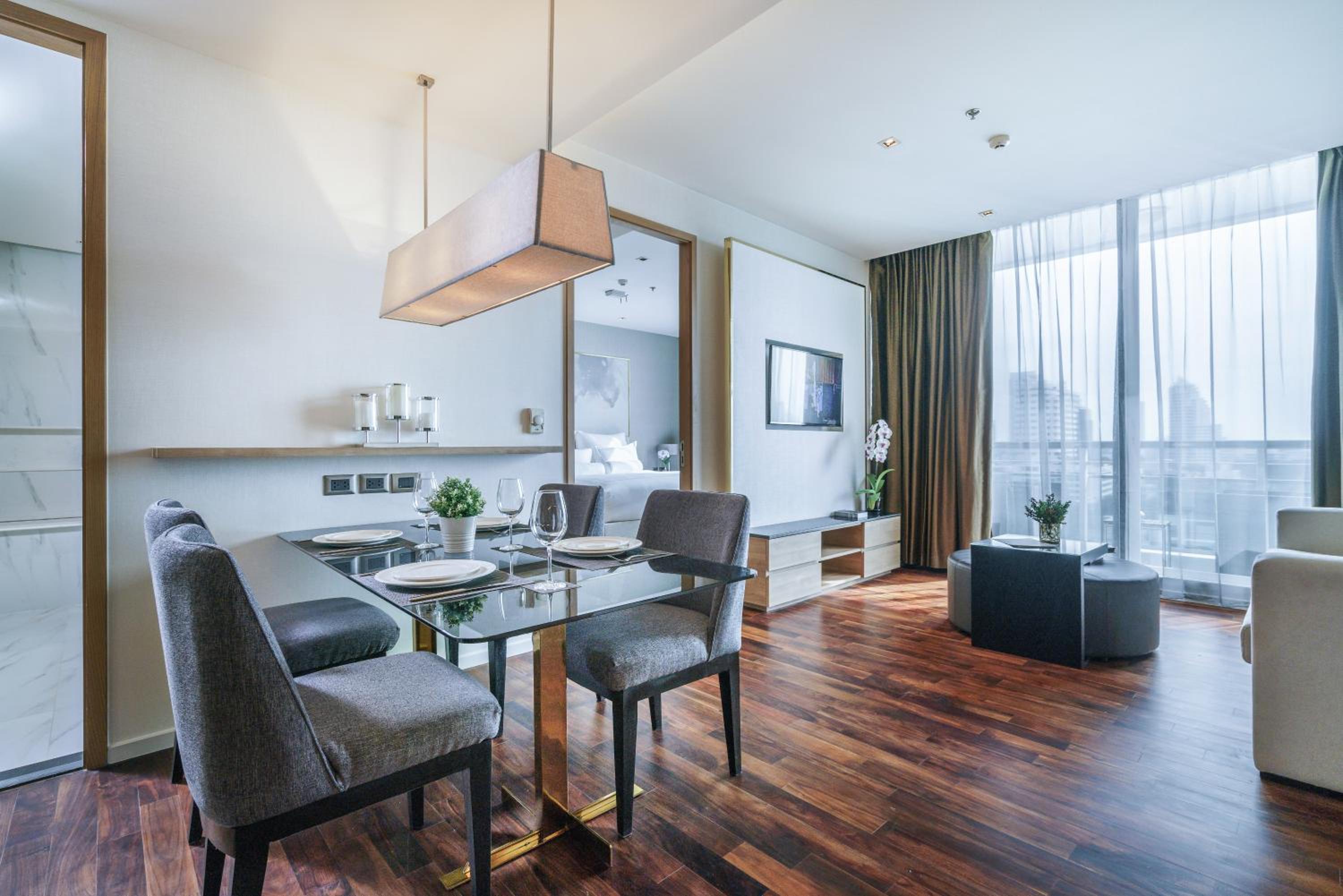 Junior Suite King with Balcony photo 3