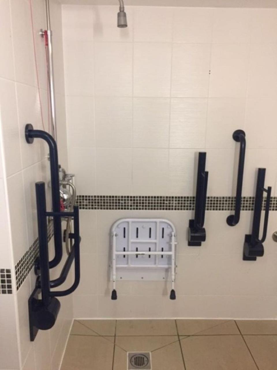 Queen Room - Mobility Accessible - Photo 2
