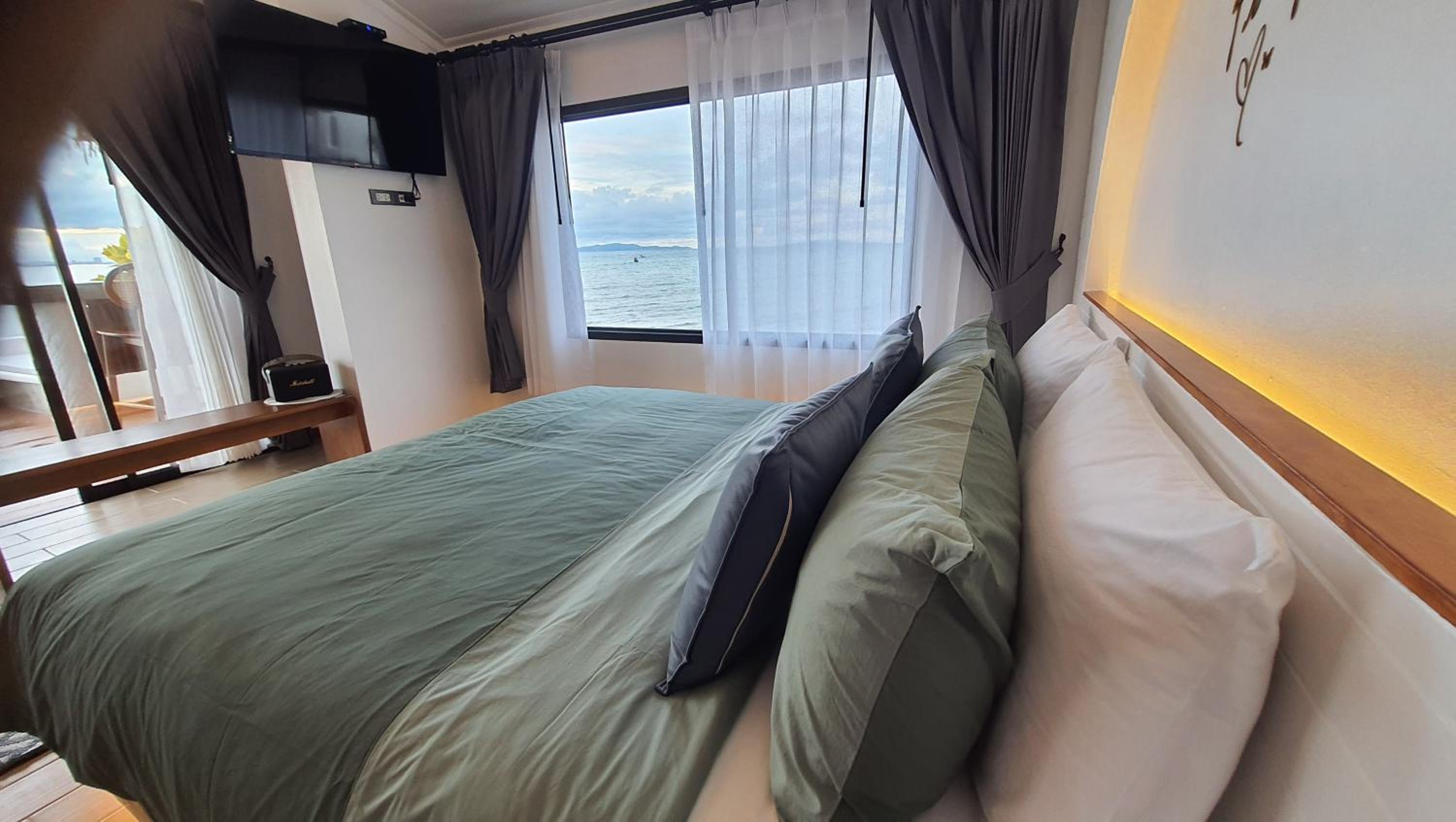 King Suite with Sea View - Photo 13
