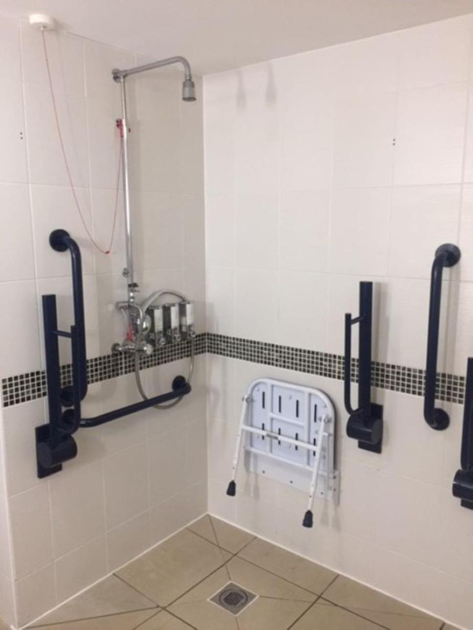 Queen Room - Mobility Accessible - Photo 3