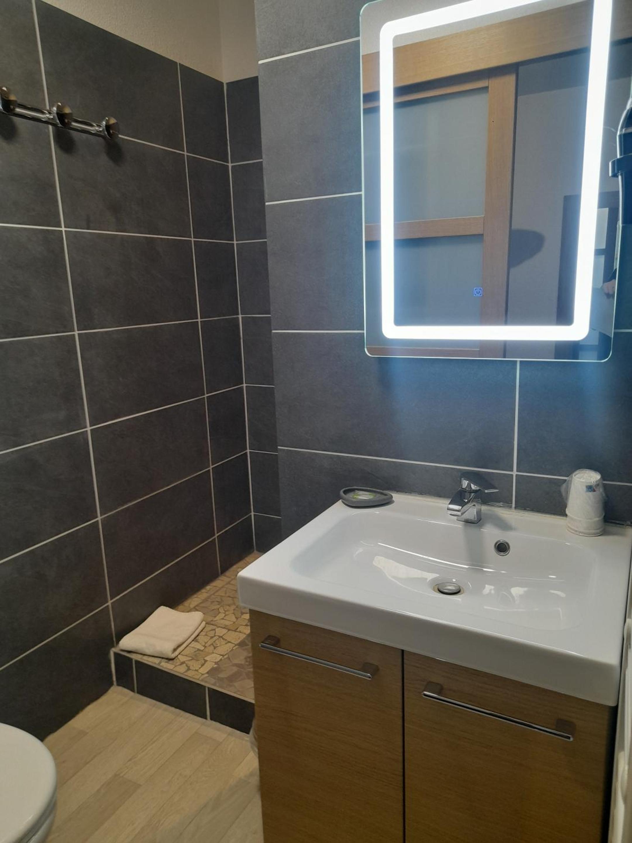 Triple Room with Private Bathroom photo 2