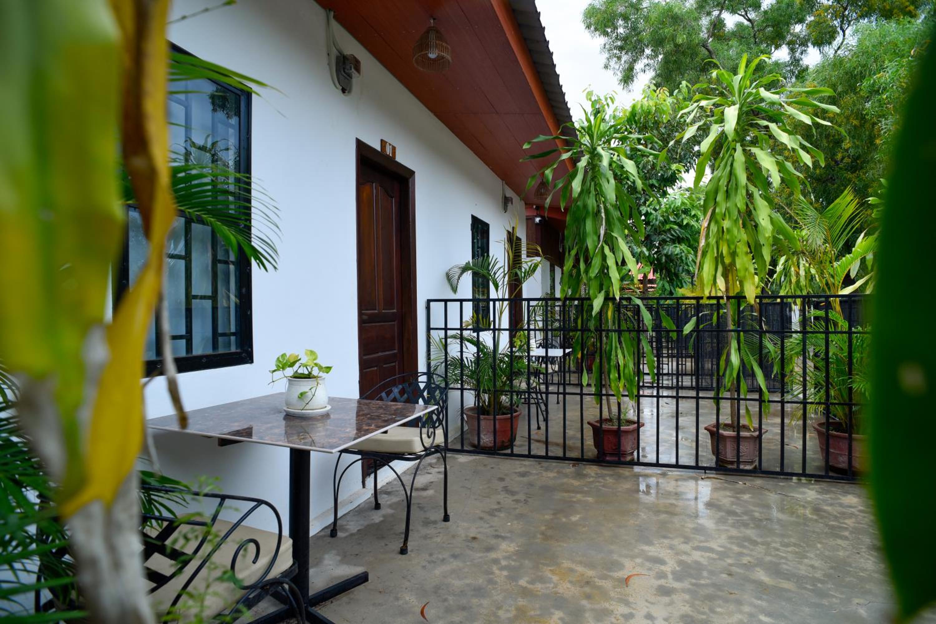 Bungalow with Garden View