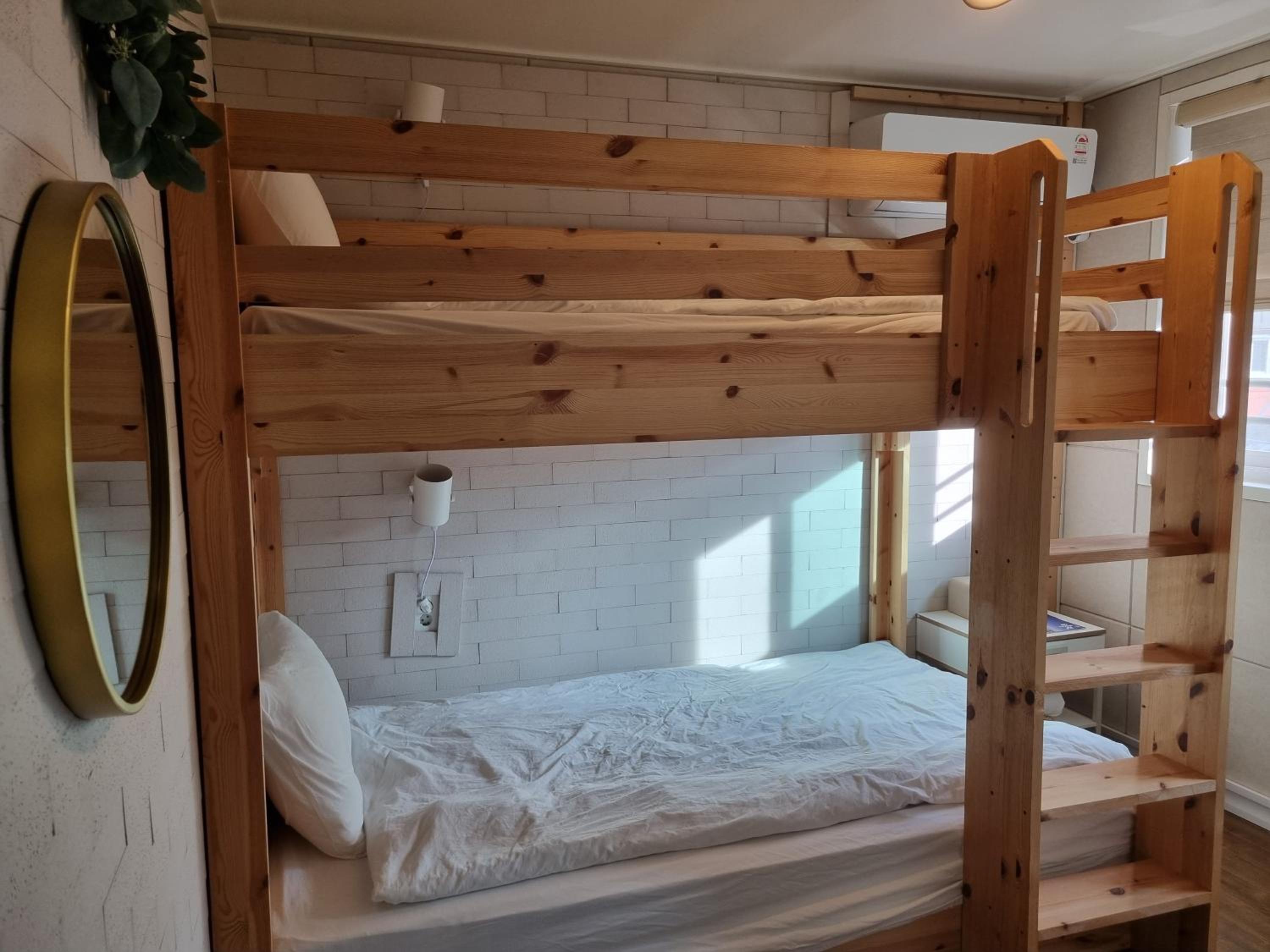 Twin Room with Private Bathroom photo 3