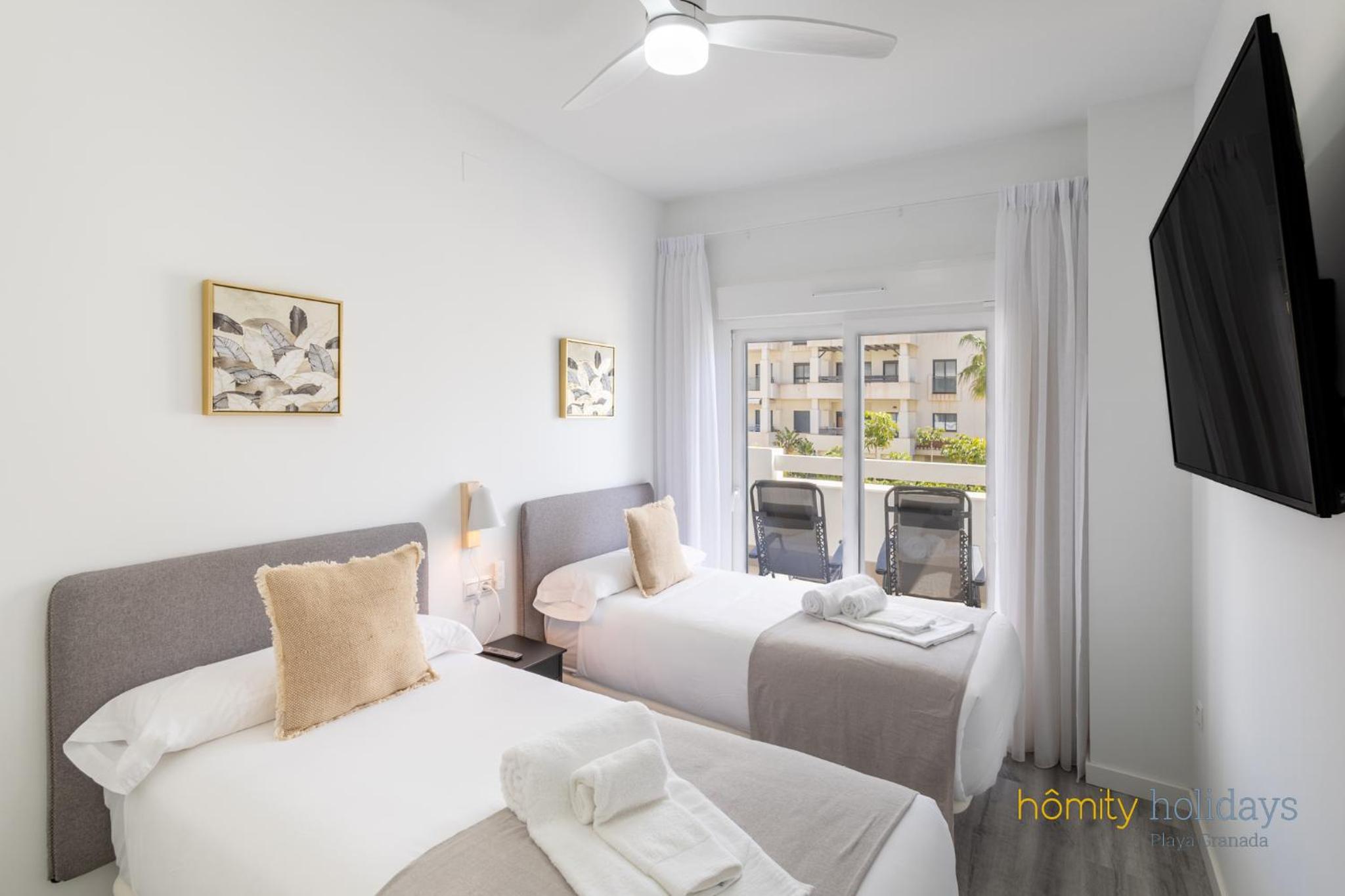 Luxury Apartment With Pool View And Golf - Photo 29