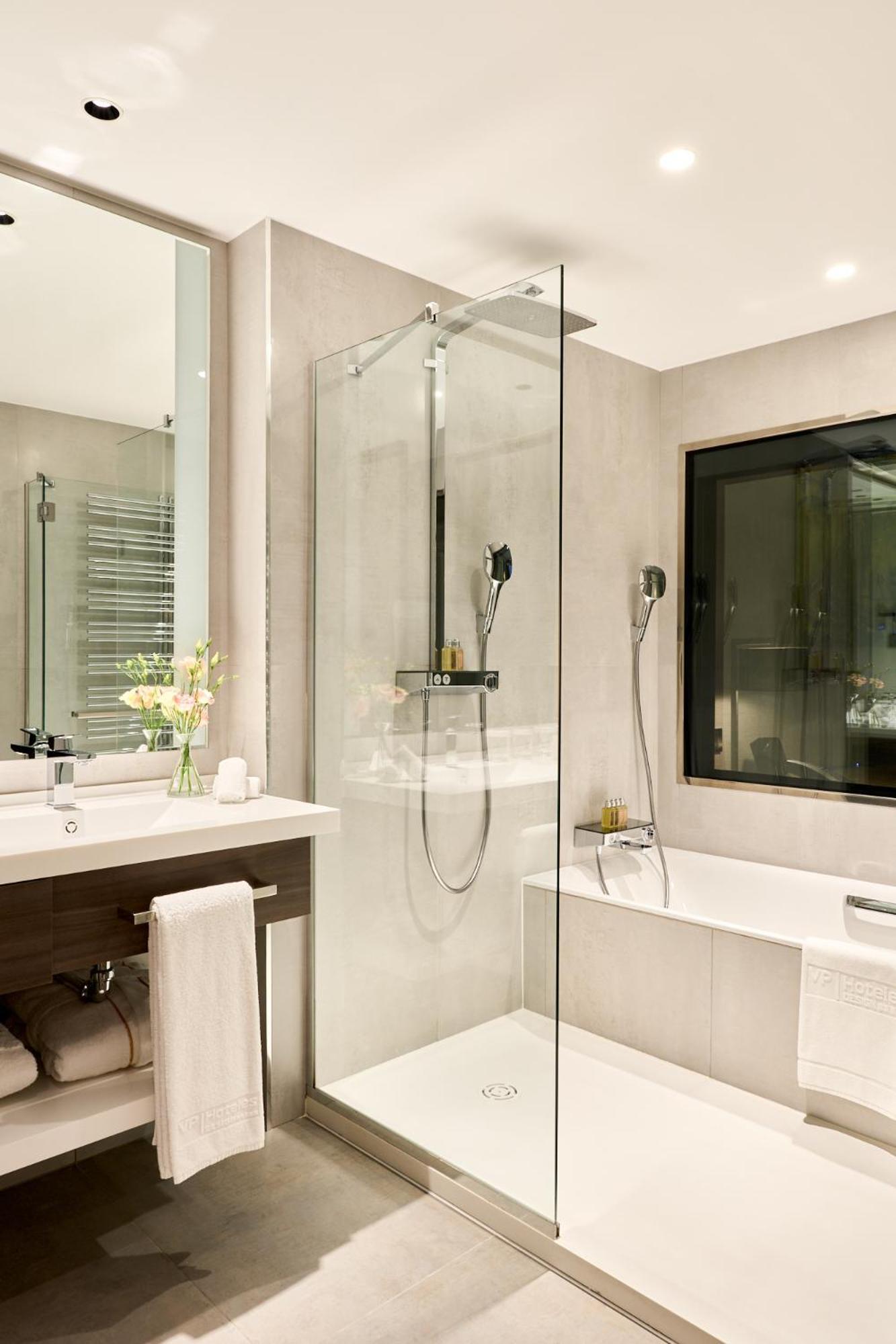 Standard Double or Twin Room - Photo 4