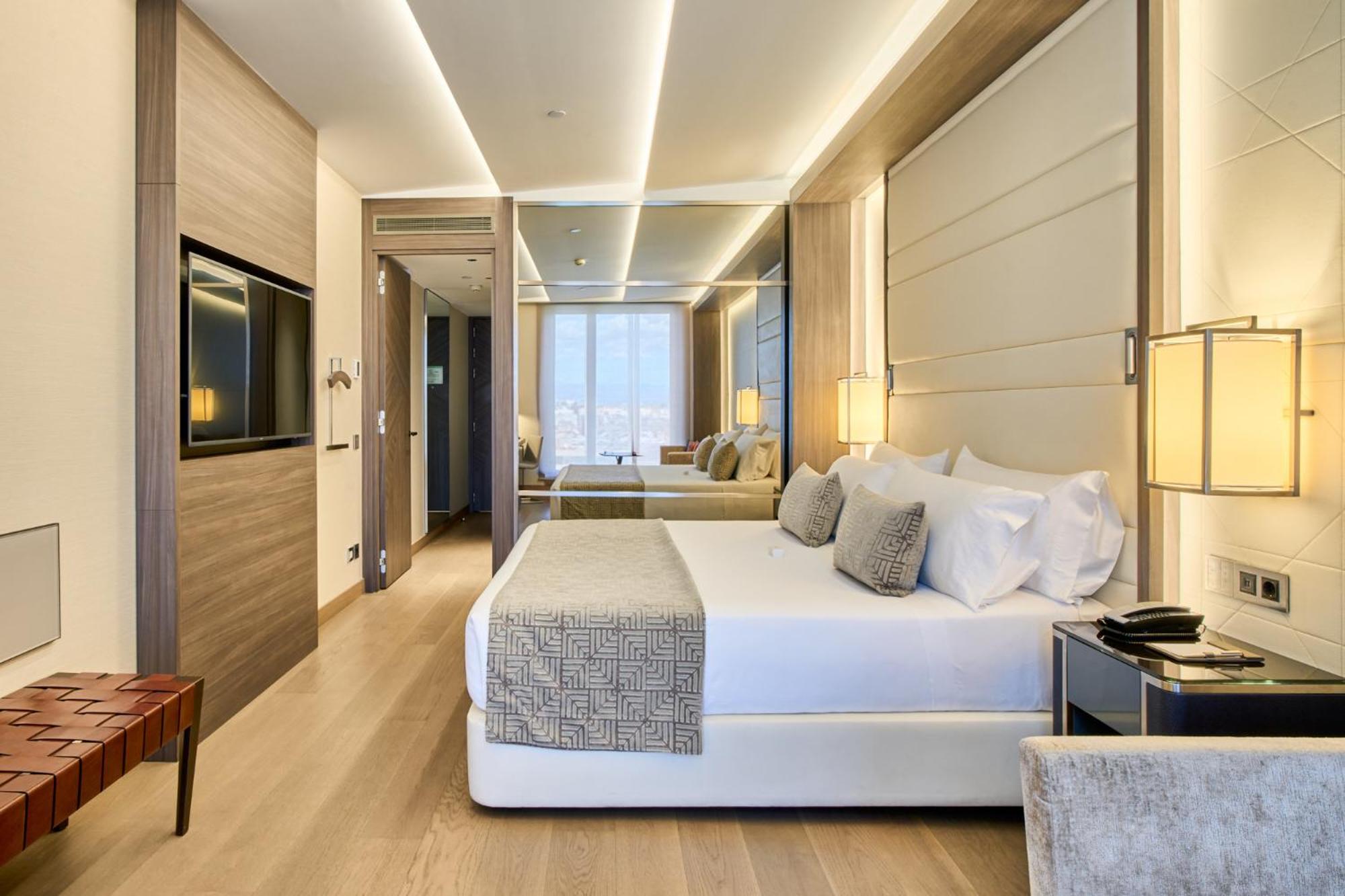 Premium Double or Twin Room - Photo 3