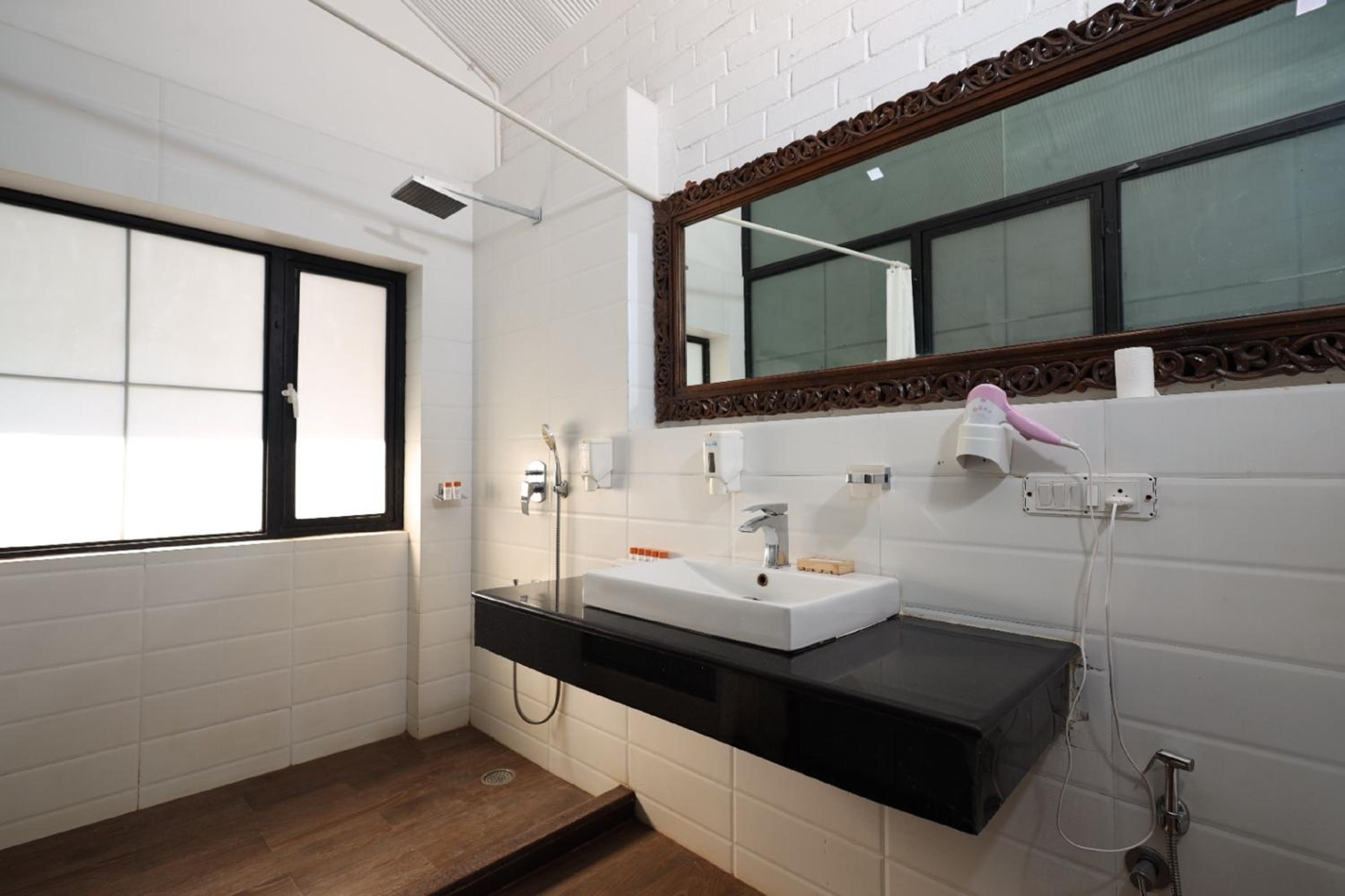 Luxury Suite - Photo 2