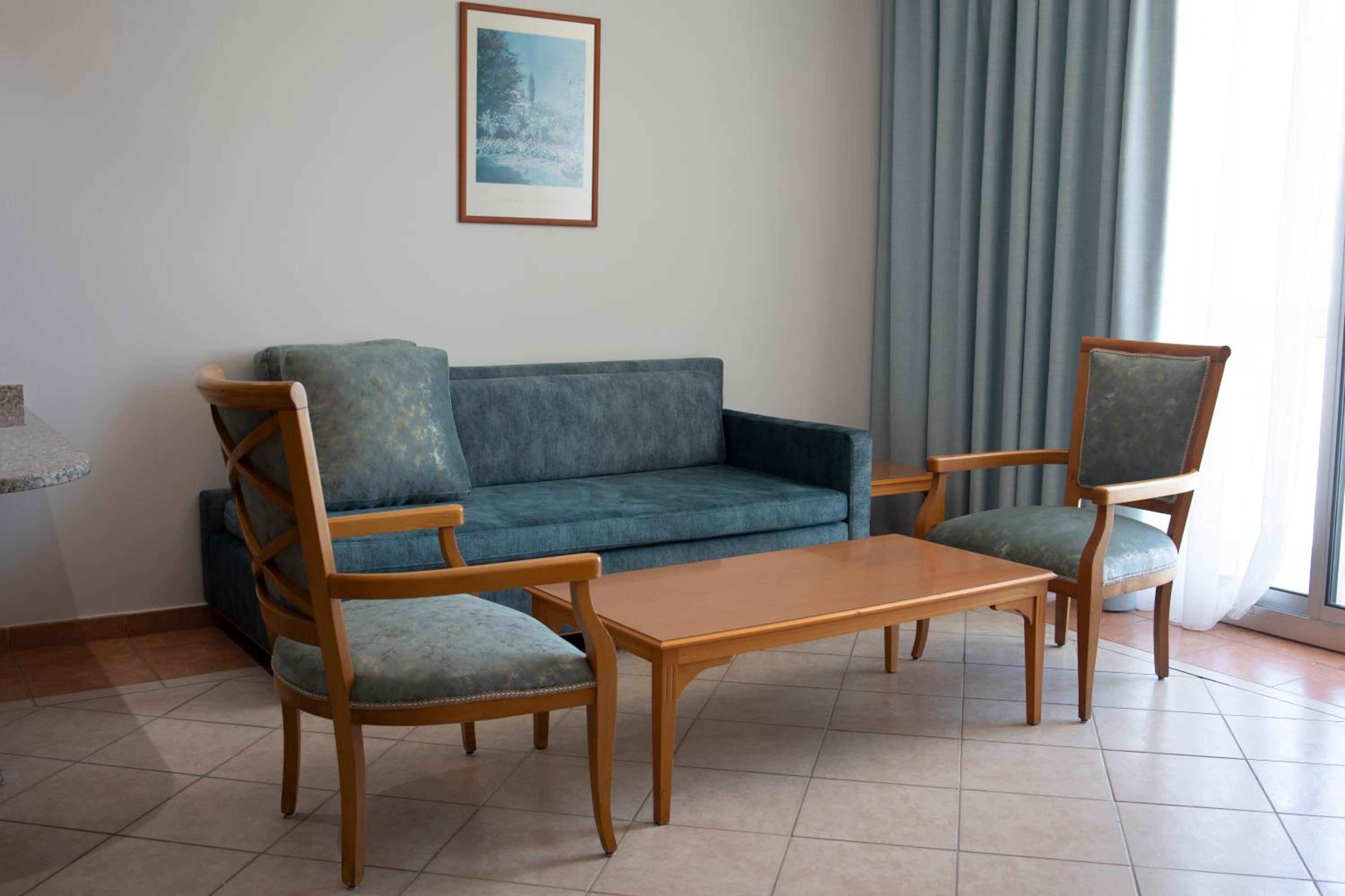 Executive Suite - Photo 1