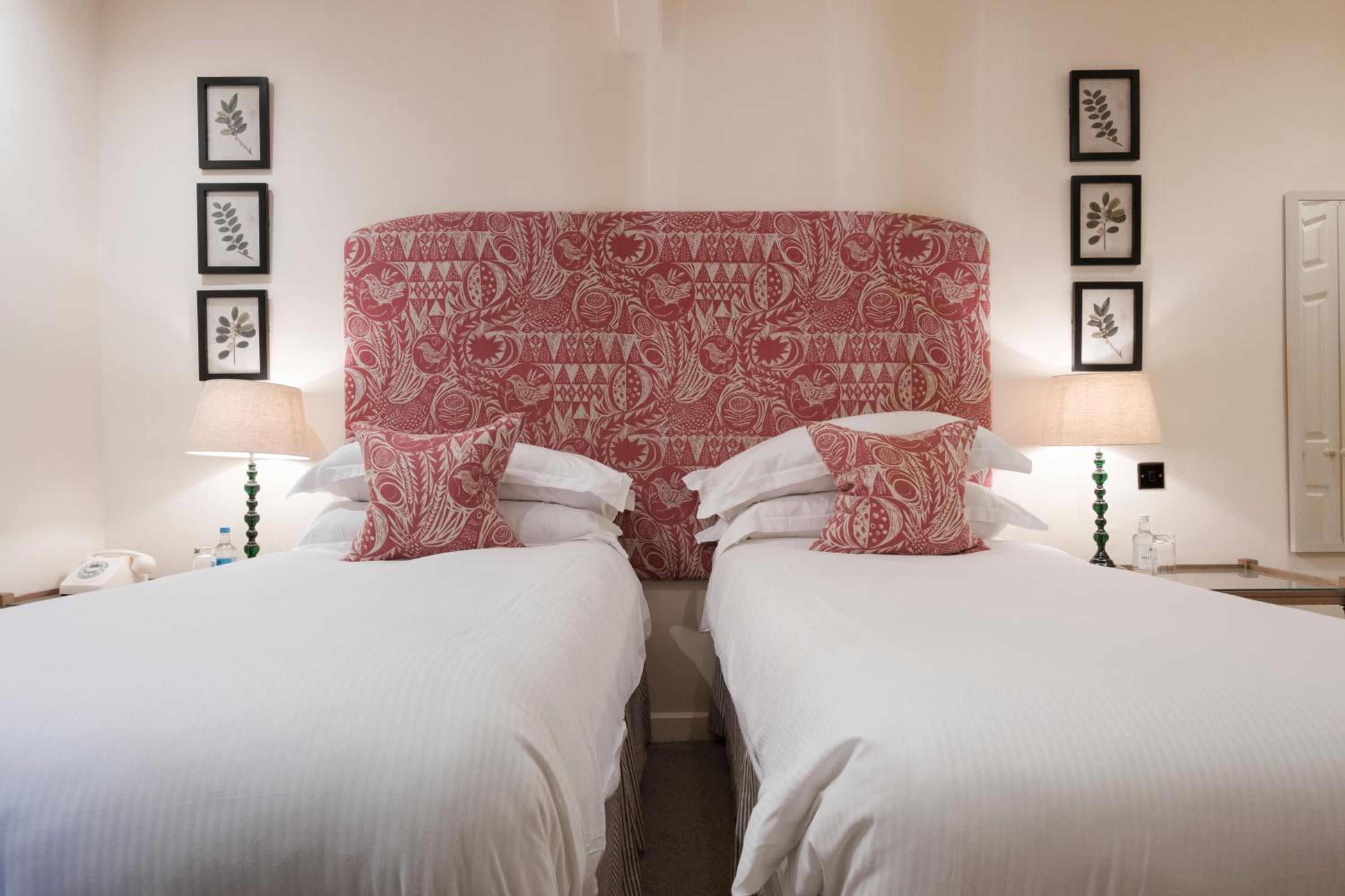 Classic Double or Twin Room with wet room photo 3