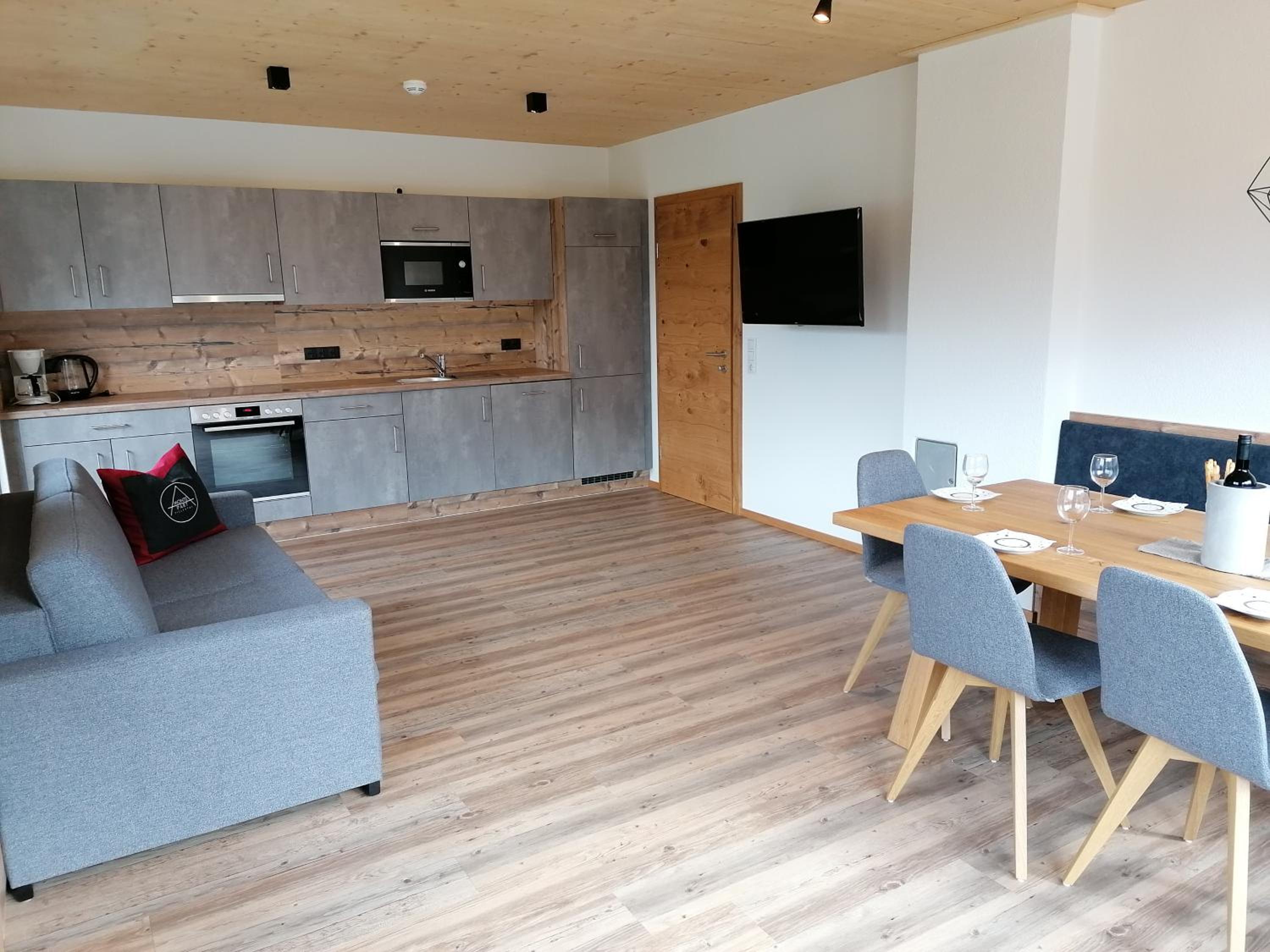 Apartment with Terrace - Photo 18