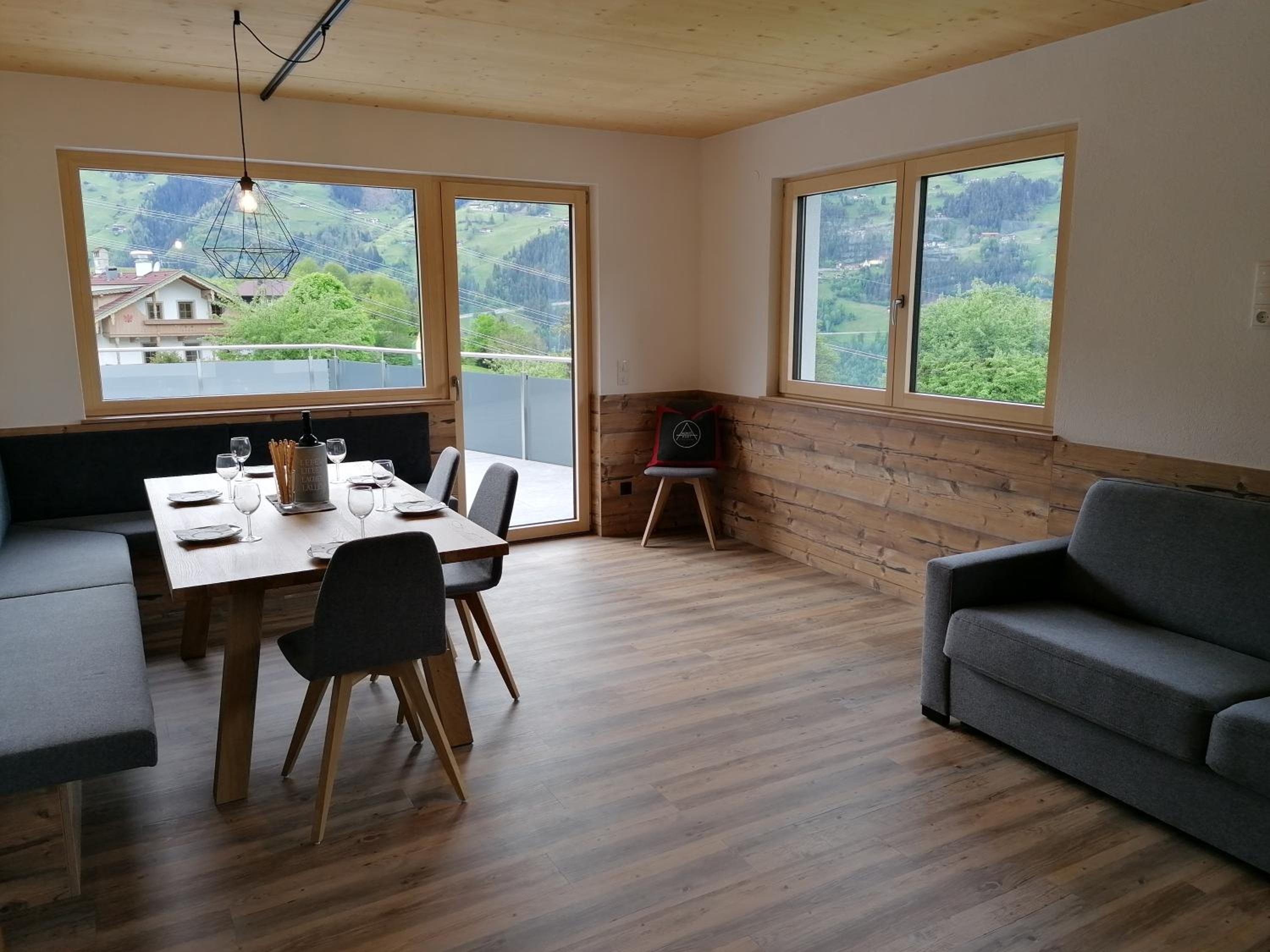 Apartment with Terrace - Photo 17