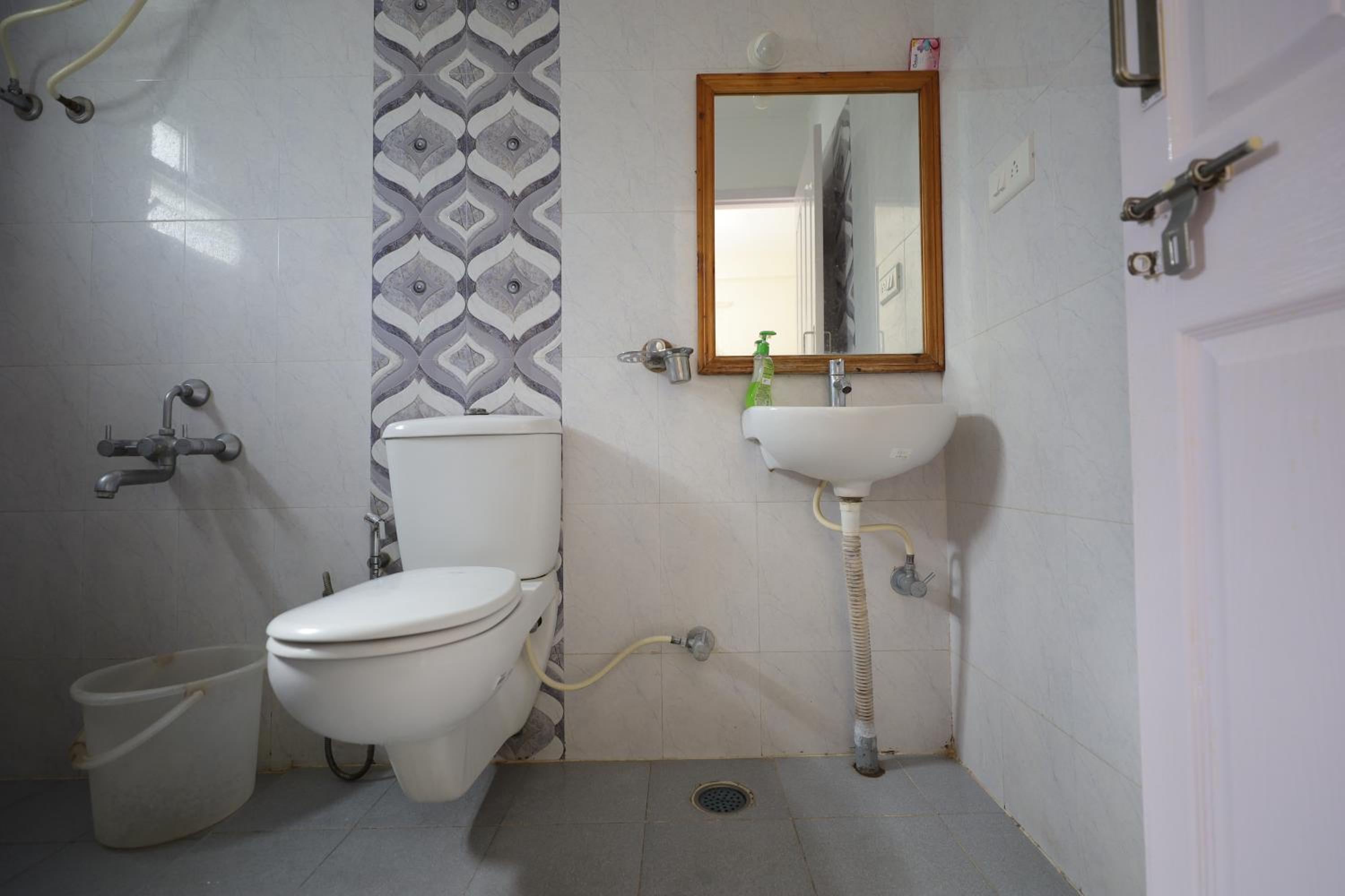 One-Bedroom Apartment - Photo 4