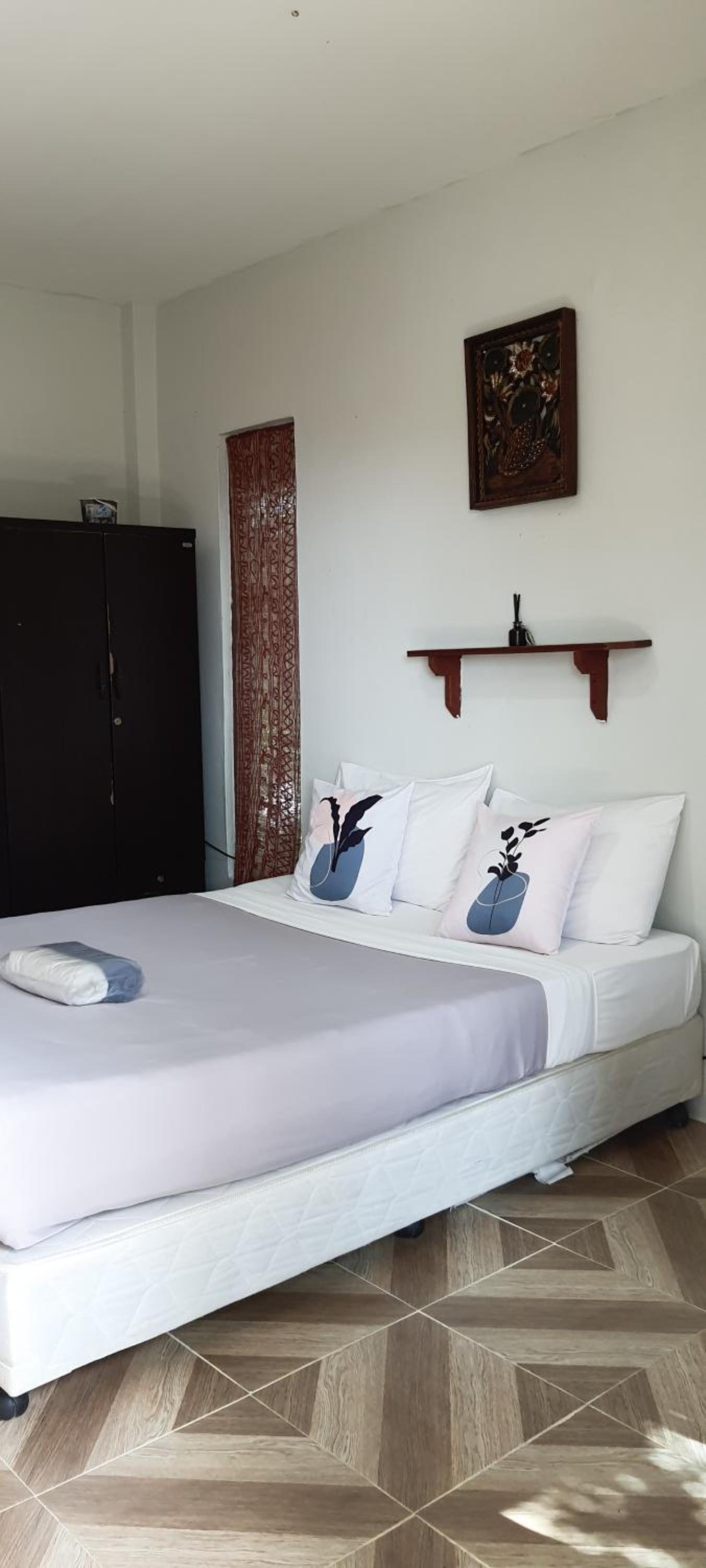Standard Double Room with Private Bathroom - Photo 6