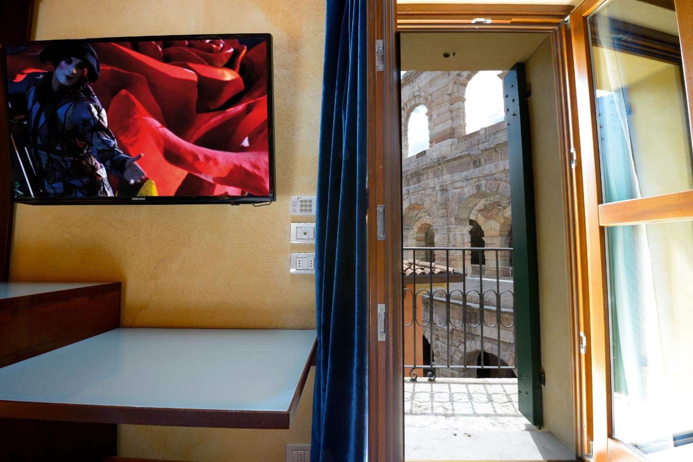 Deluxe Double Room with Balcony and Arena View - Separate building - Photo 4