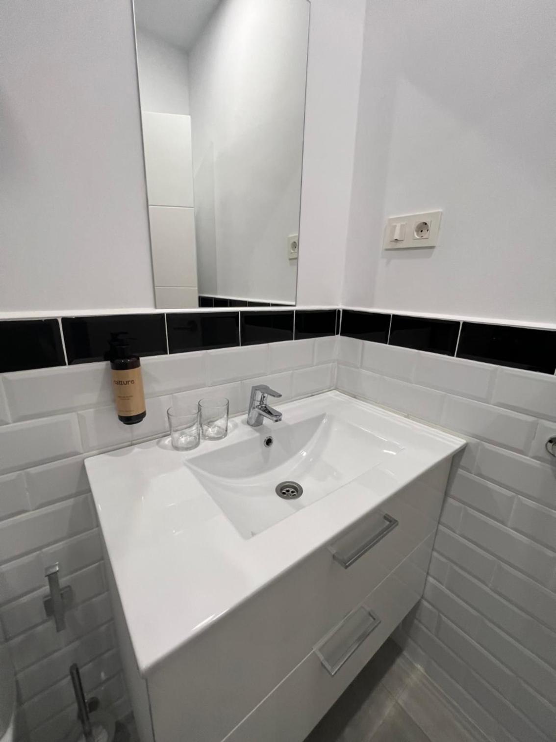 Double Room - Photo 7