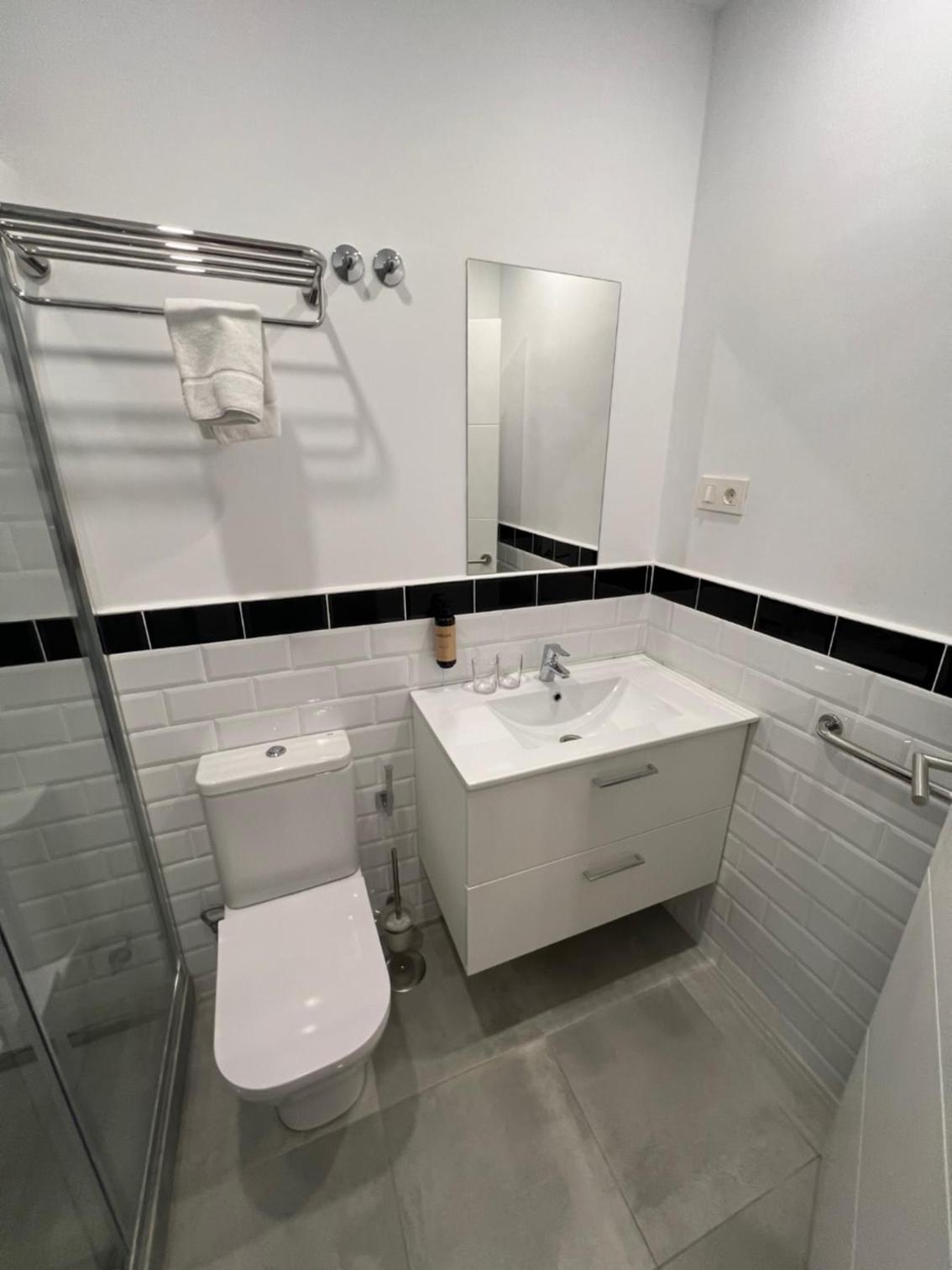 Double Room - Photo 8