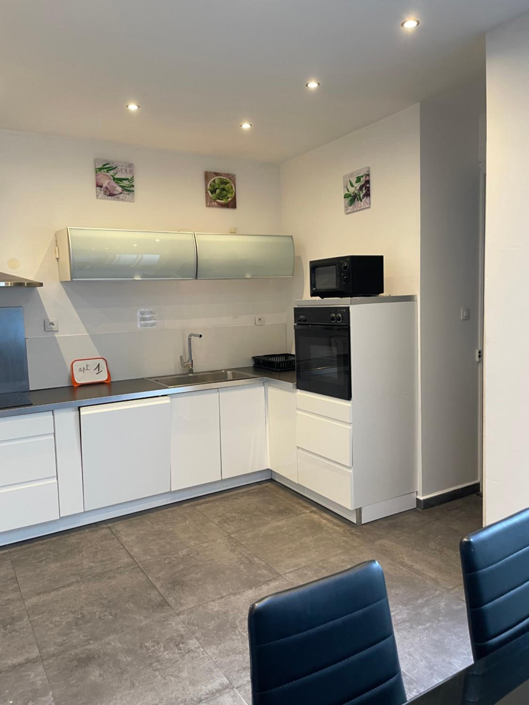One-Bedroom Apartment - Photo 10