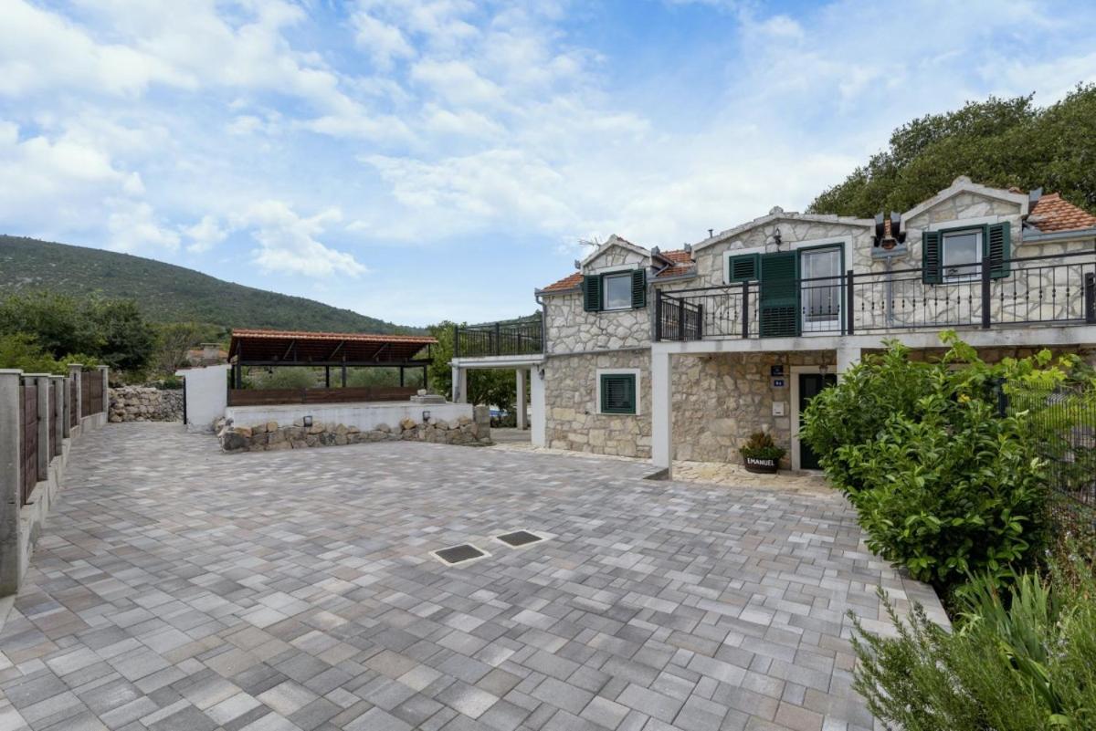 Villa with Private Pool photo 3
