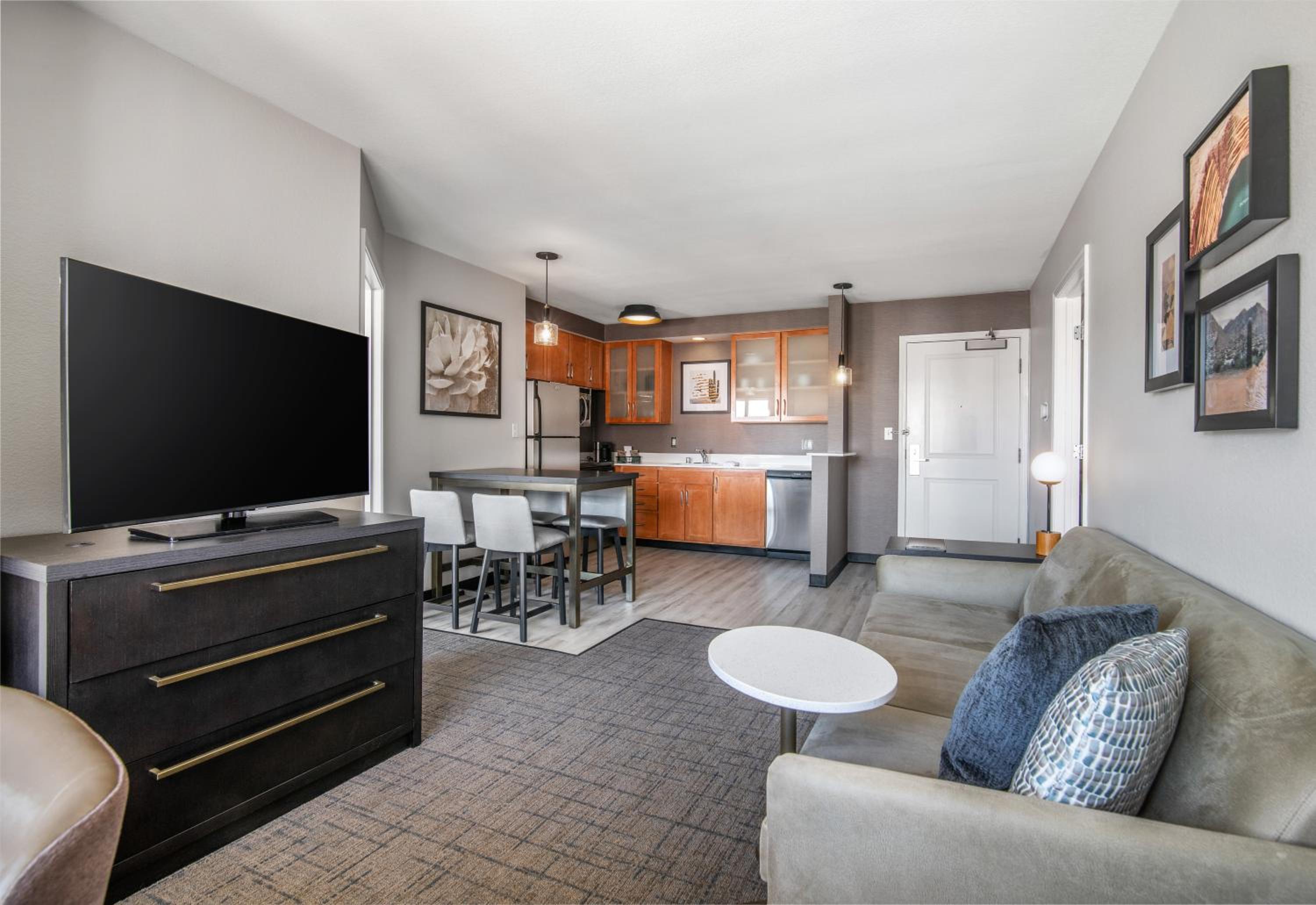 One-Bedroom Suite with Sofa Bed - Photo 6