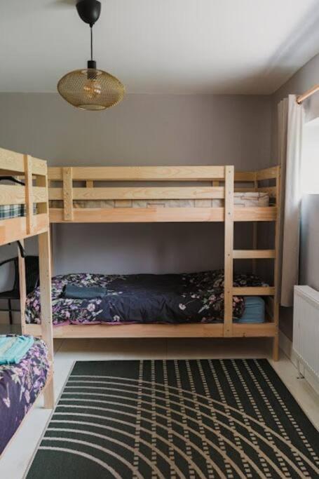 Five-Bedroom House photo 1