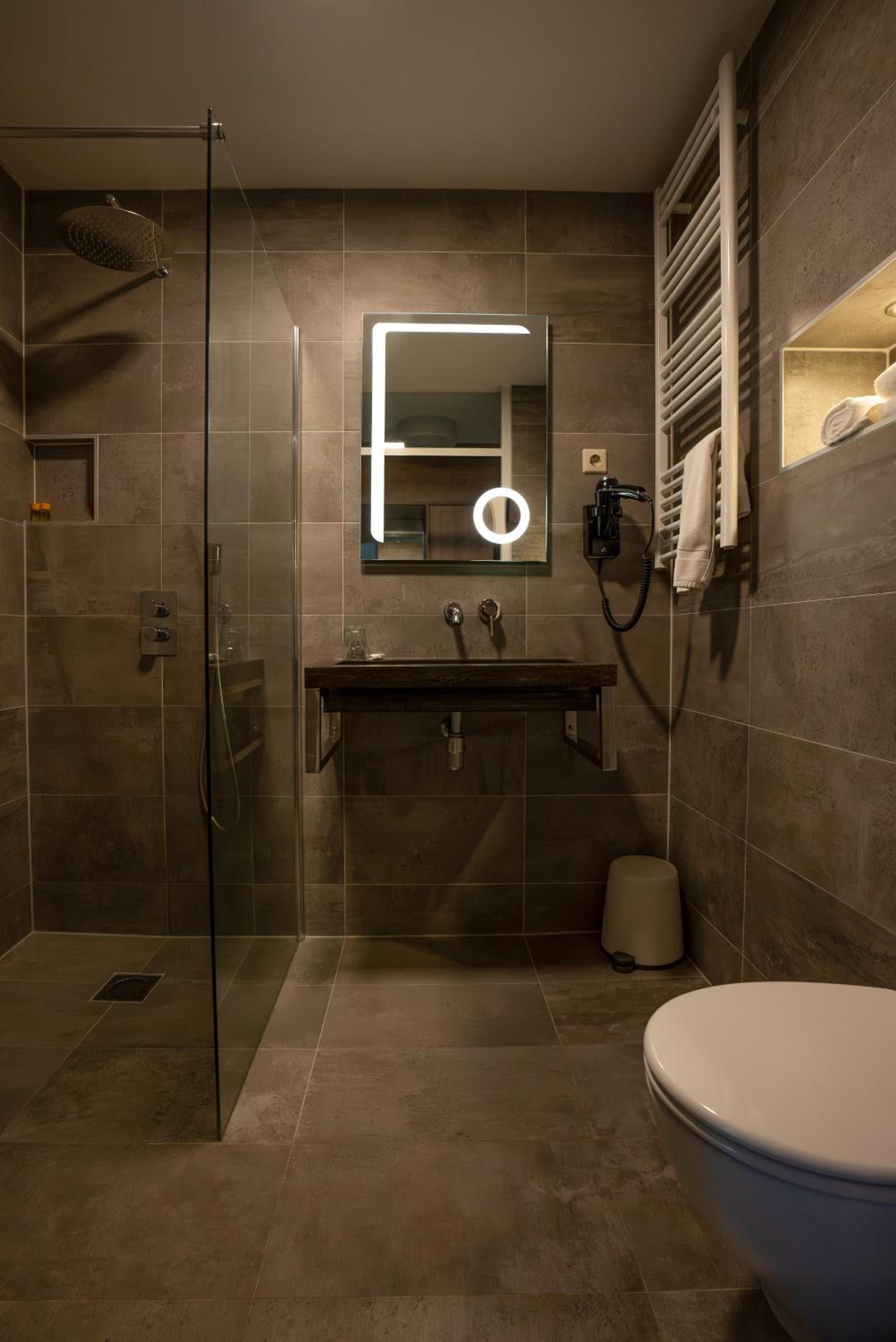 Standard Double or Twin Room - Photo 4