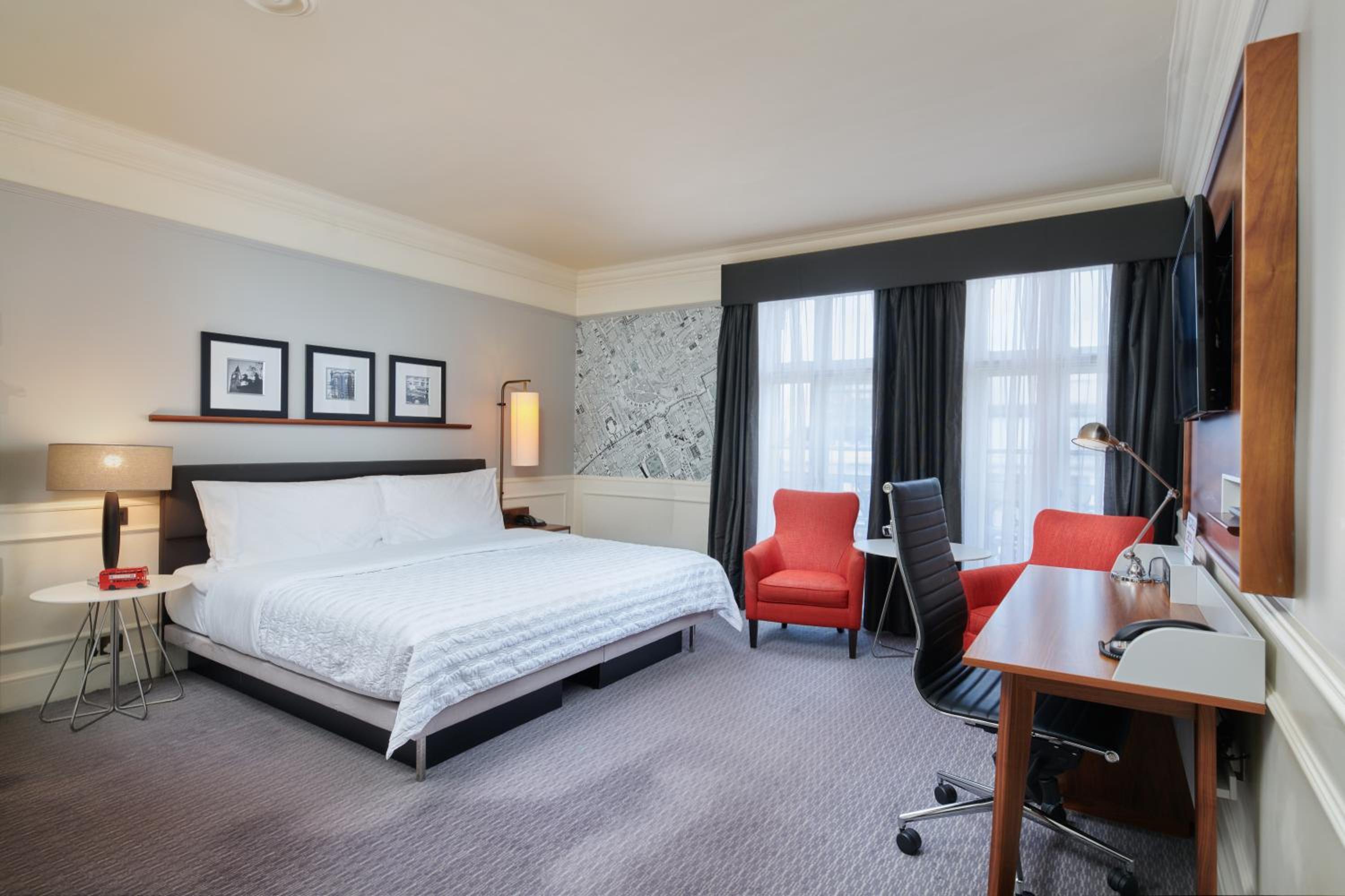 Executive King Room thumbnail 5