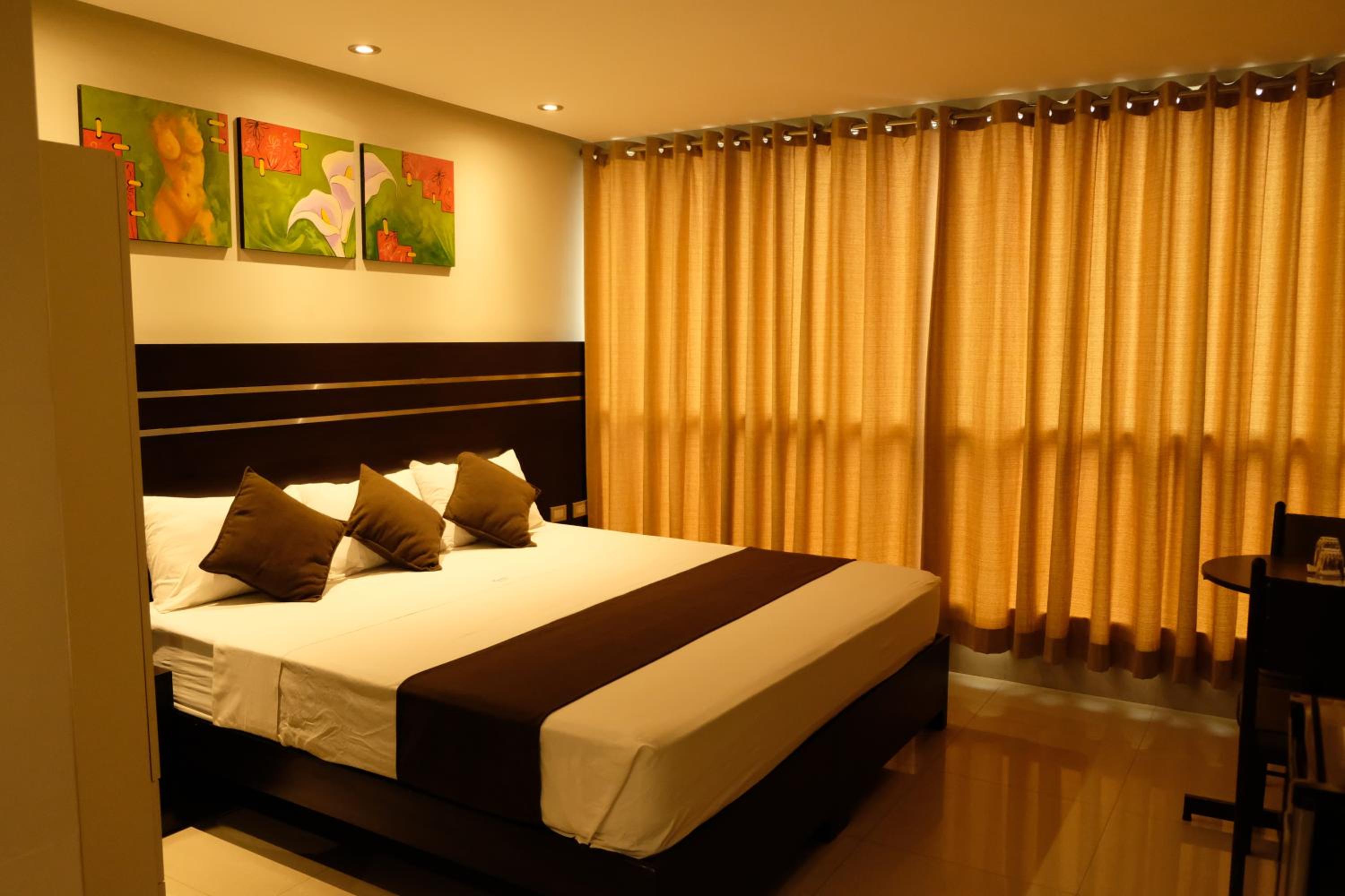 Deluxe King Room photo 3