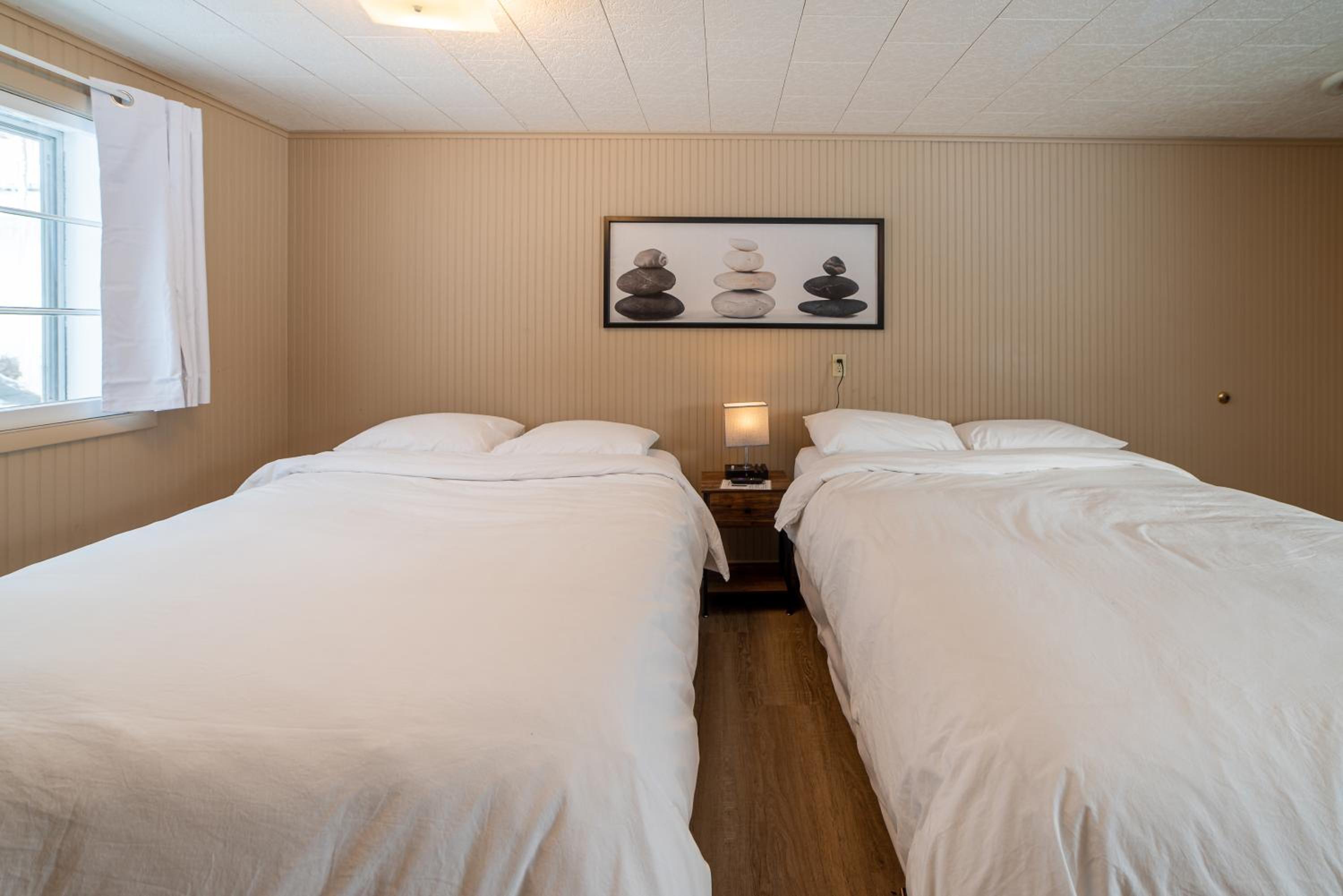 Queen Room with Two Queen Beds photo 1