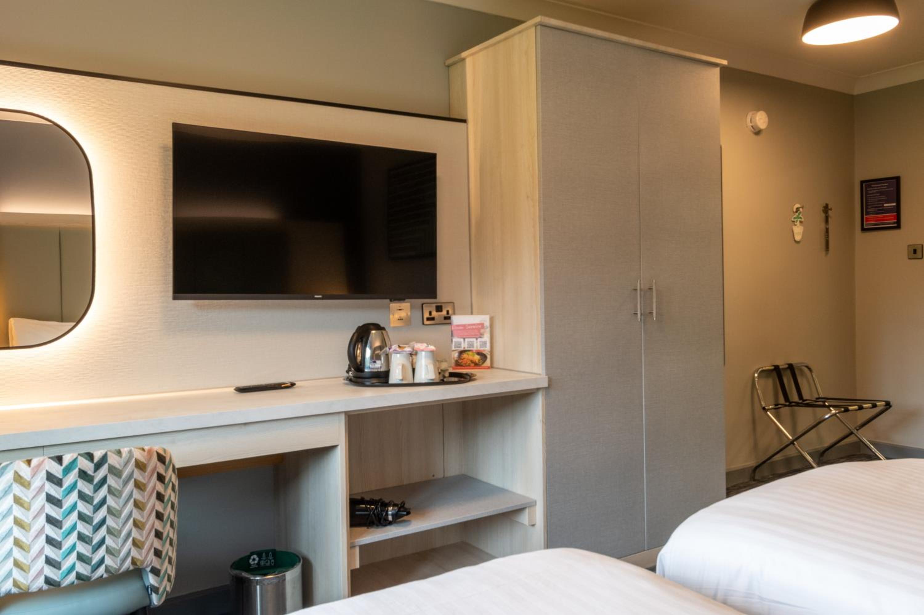 Standard Twin Room - Photo 2