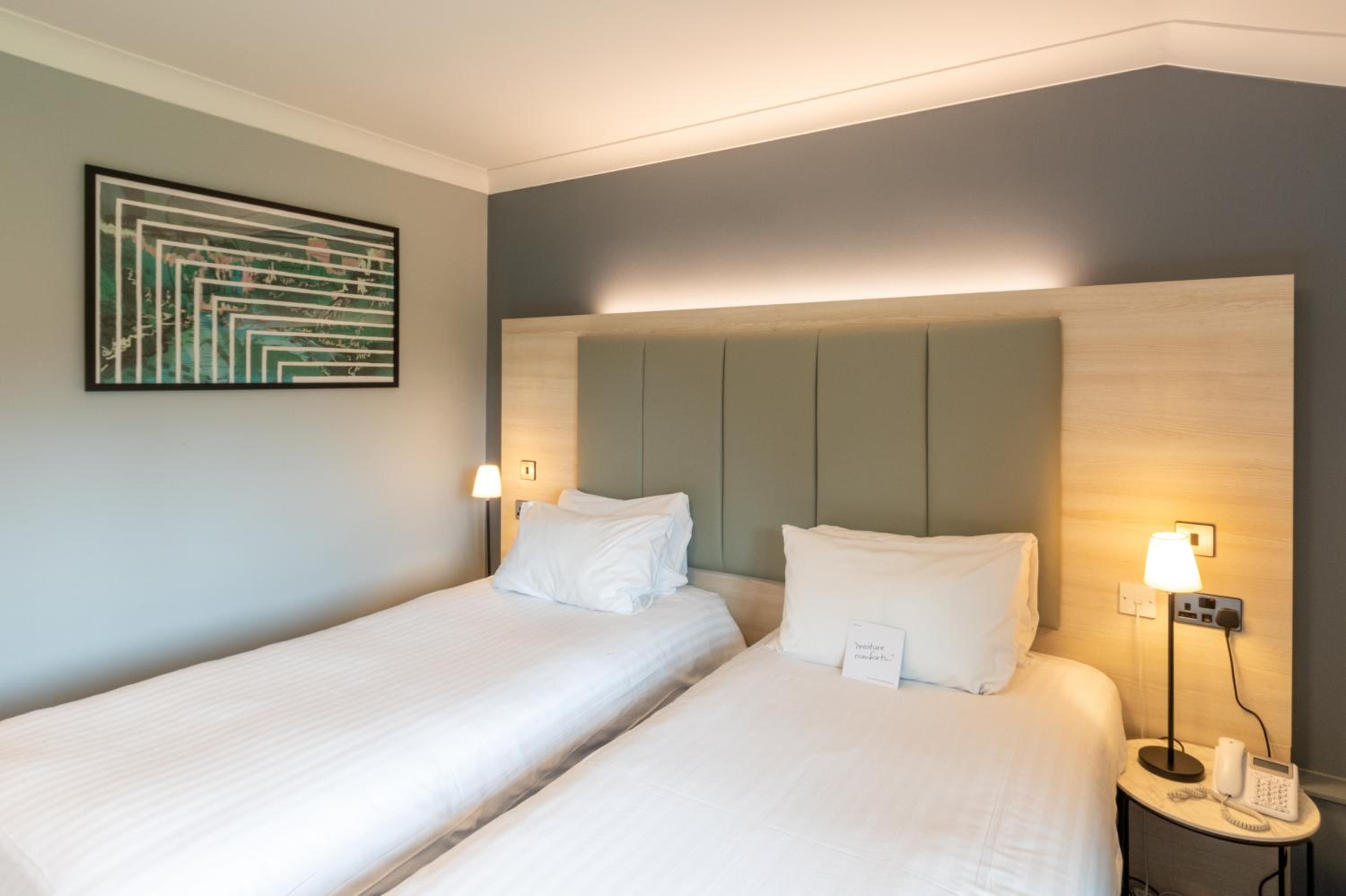 Standard Twin Room - Photo 4