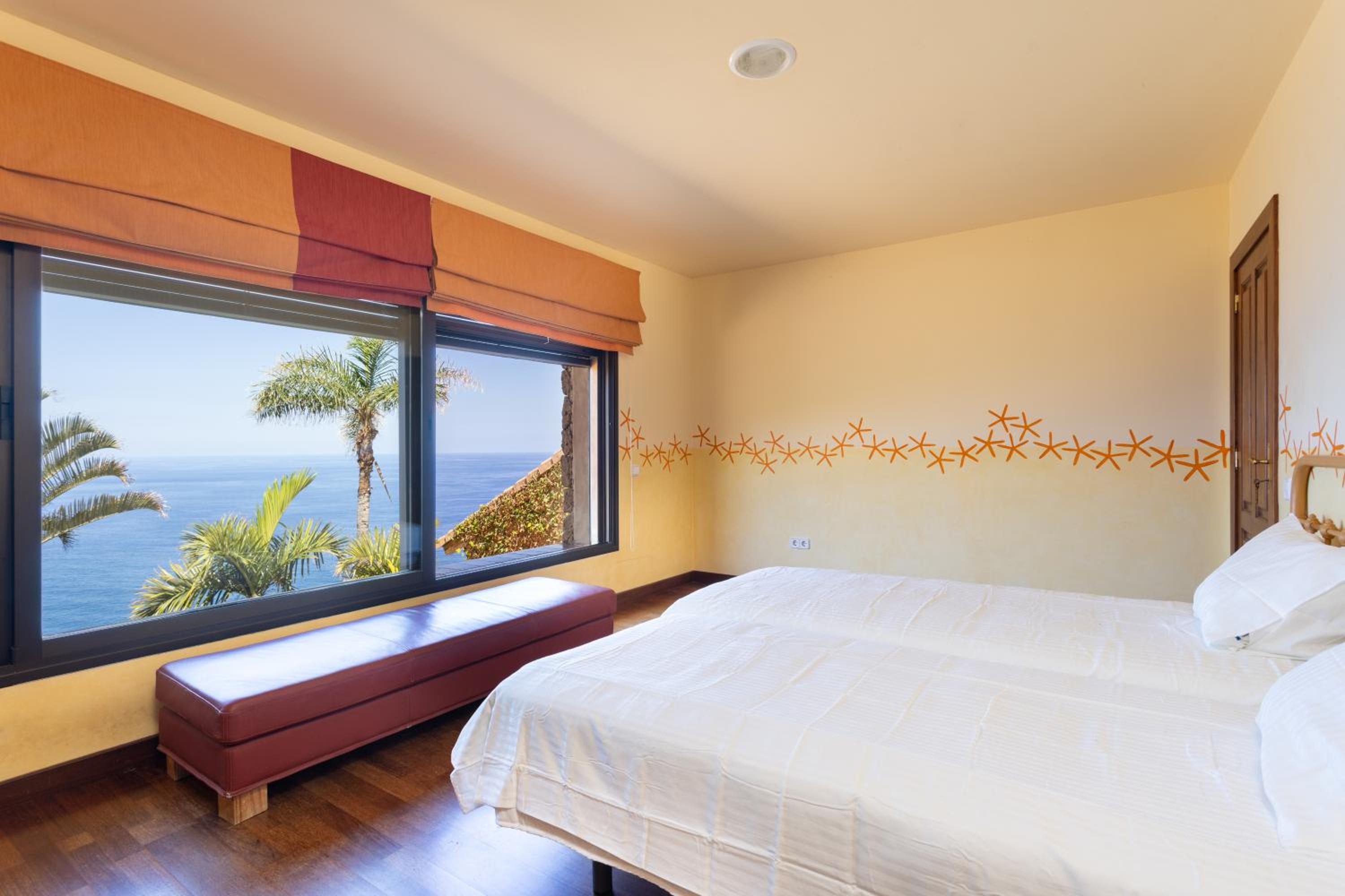 Three-Bedroom Villa photo 3