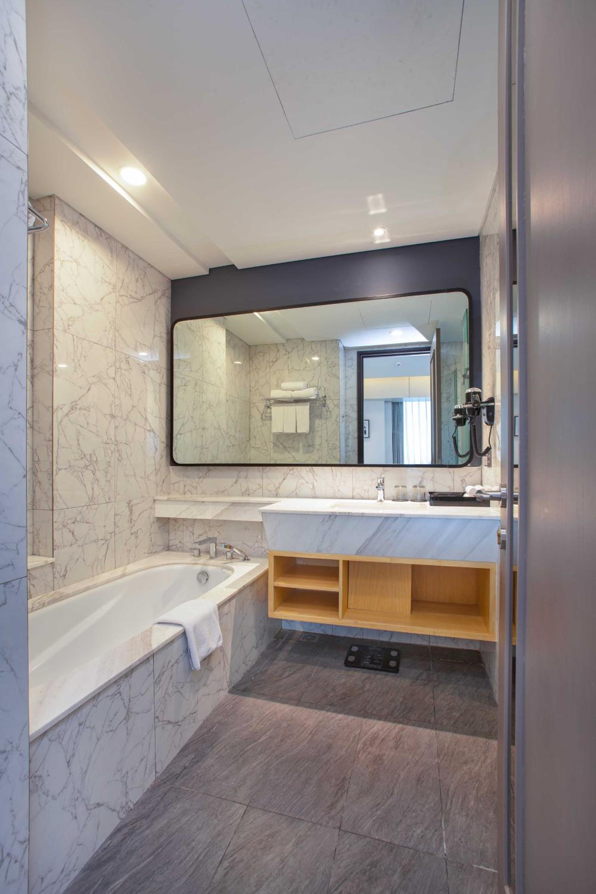 Suite - Photo 6