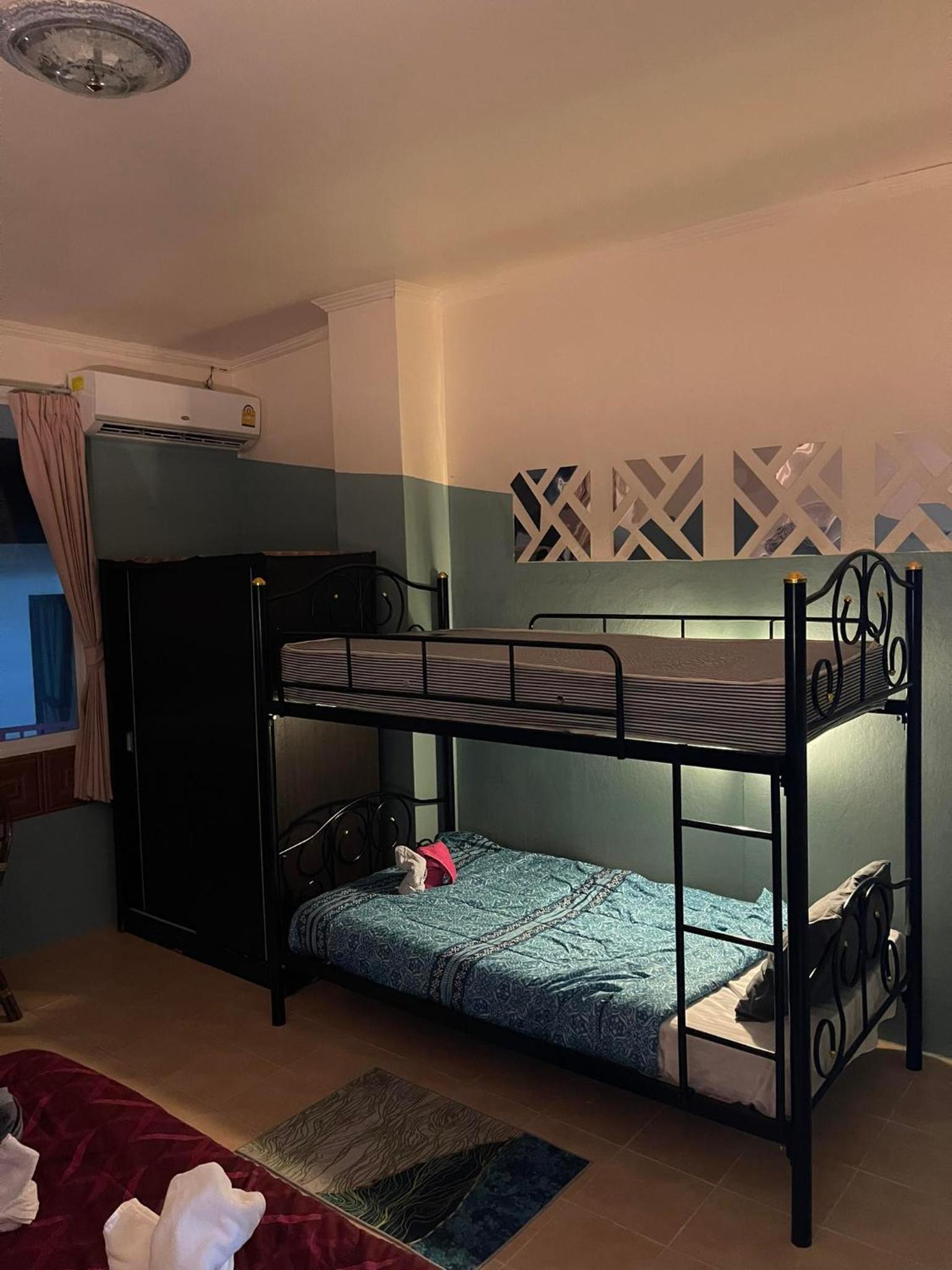 Standard Quadruple Room - Photo 16