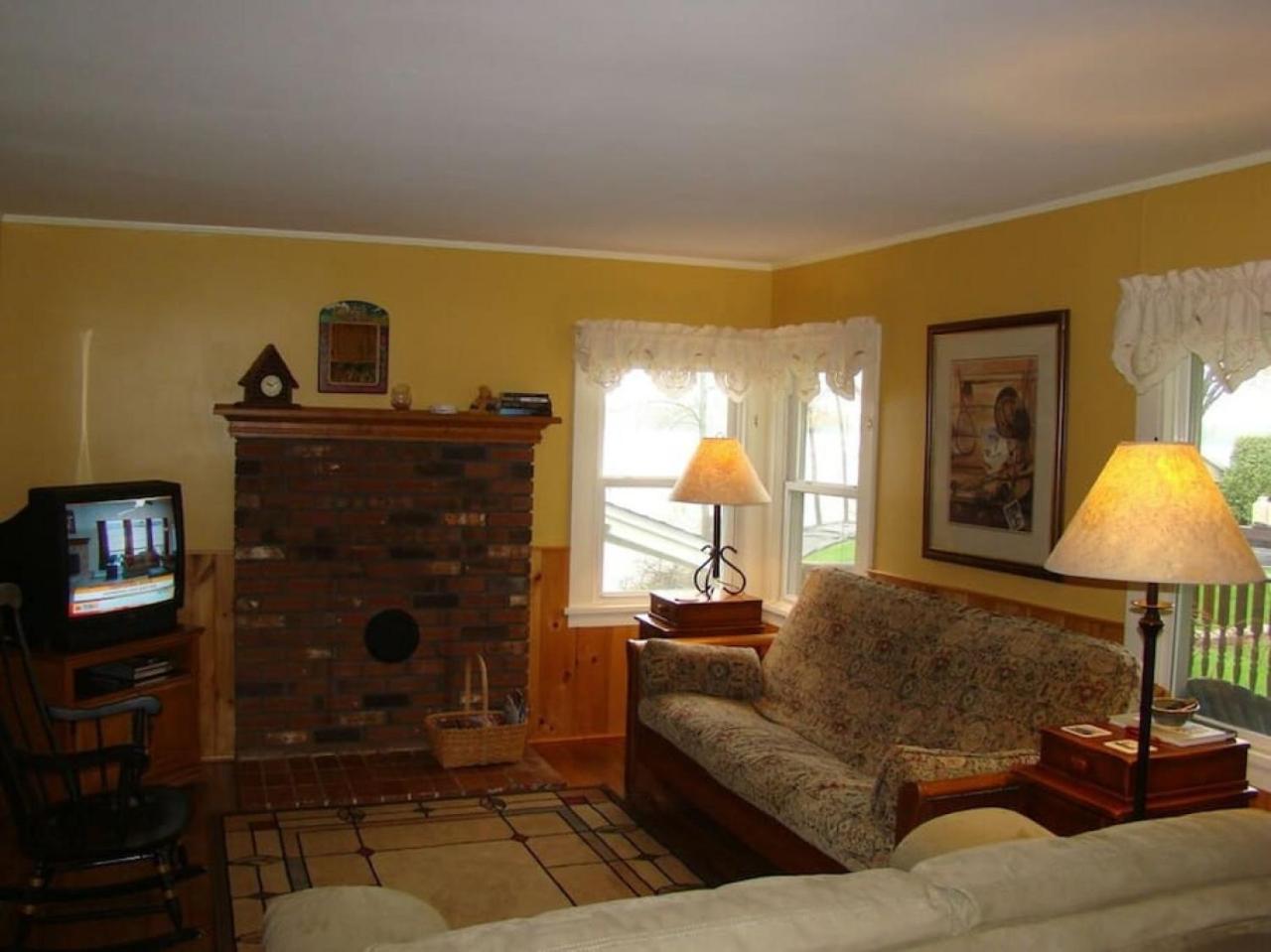 Two-Bedroom House photo 3