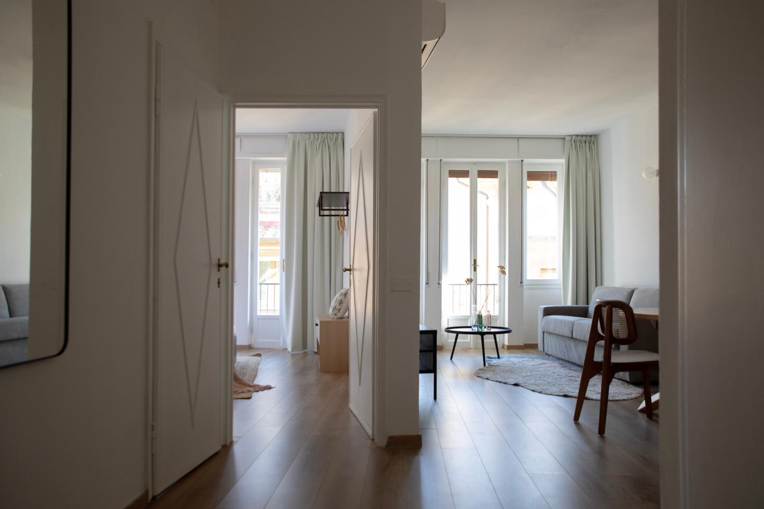 Original Apartment - 1 Bedroom with Kitchen photo 2