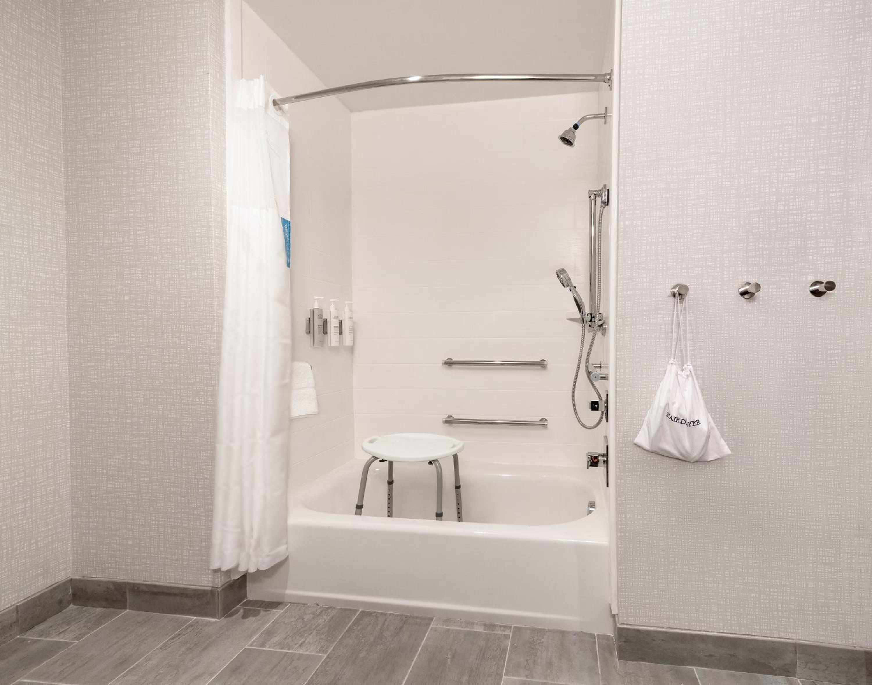 King Room with Tub - Mobility Access - Photo 6