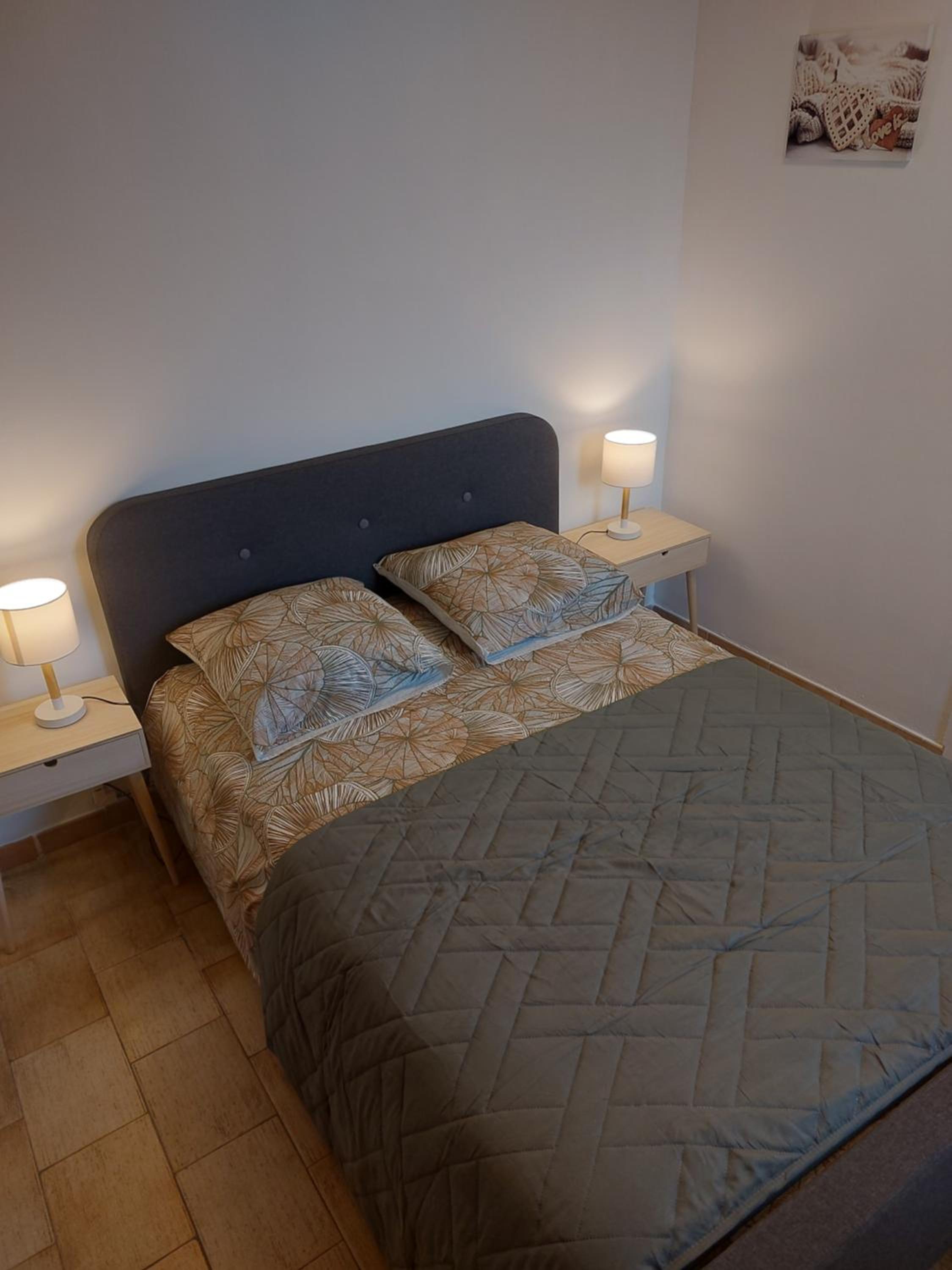 One-Bedroom Apartment photo 2